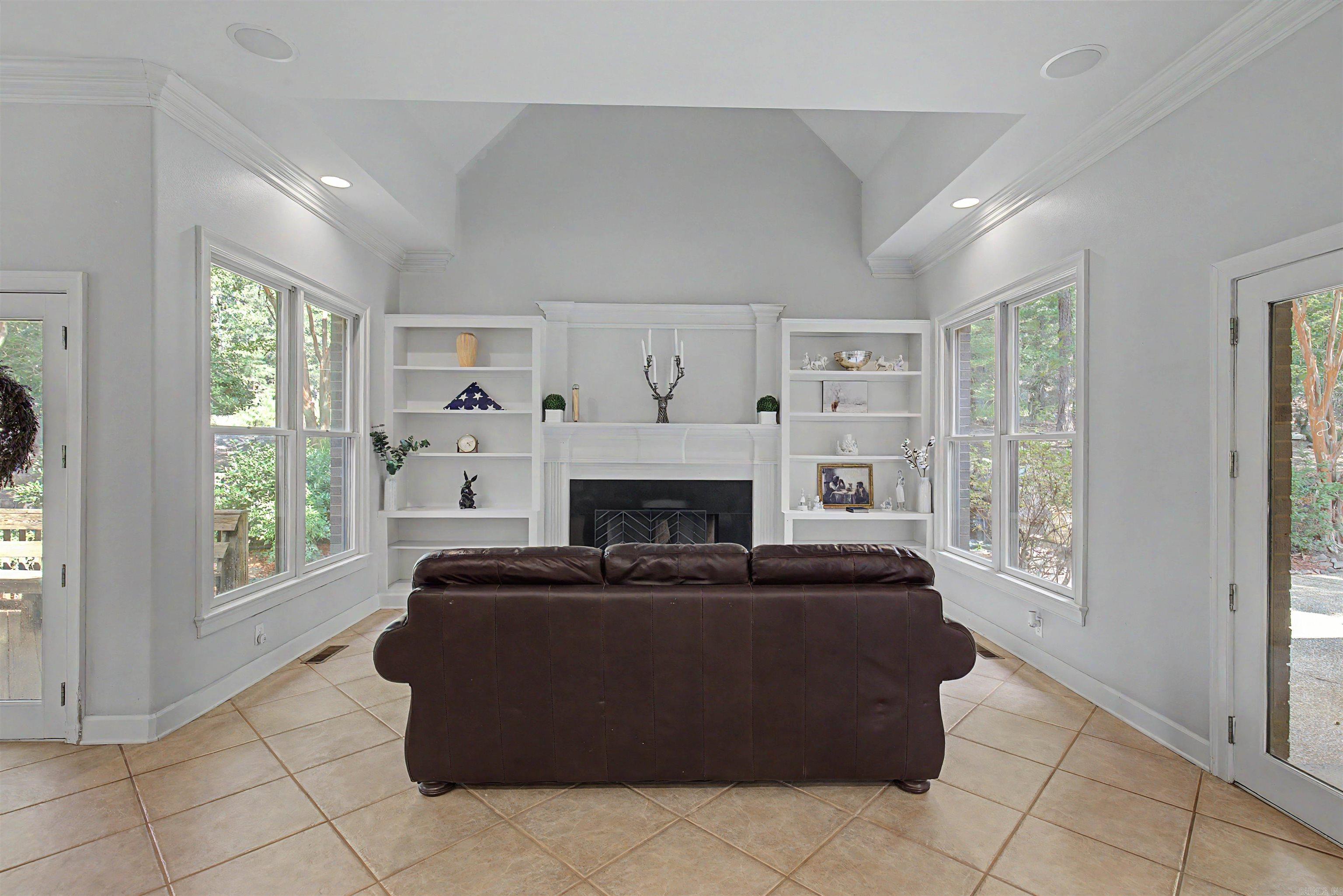 13 Somersett Dr Roland, AR 72135