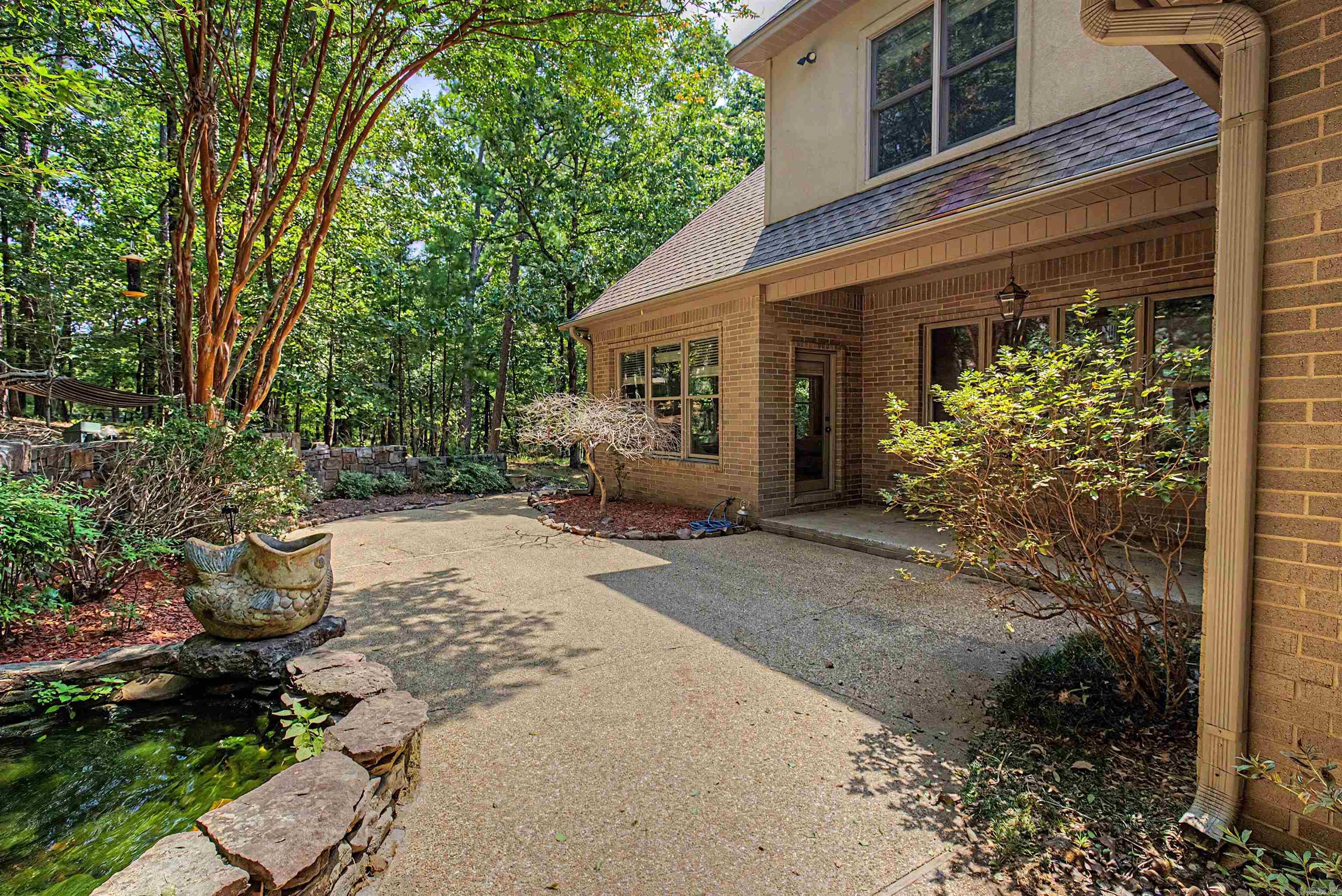 13 Somersett Dr Roland, AR 72135