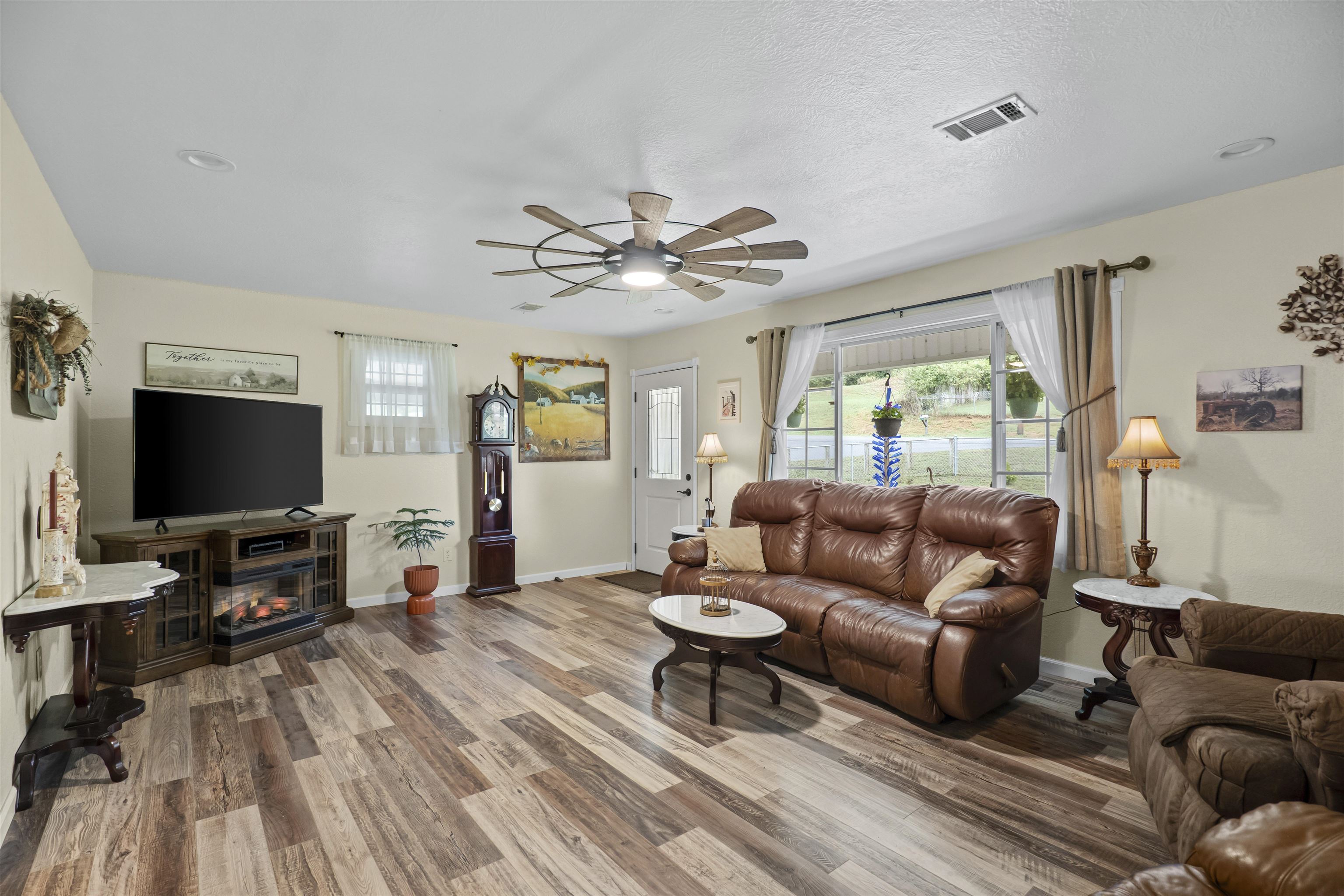 215 W Main  Evening Shade, AR