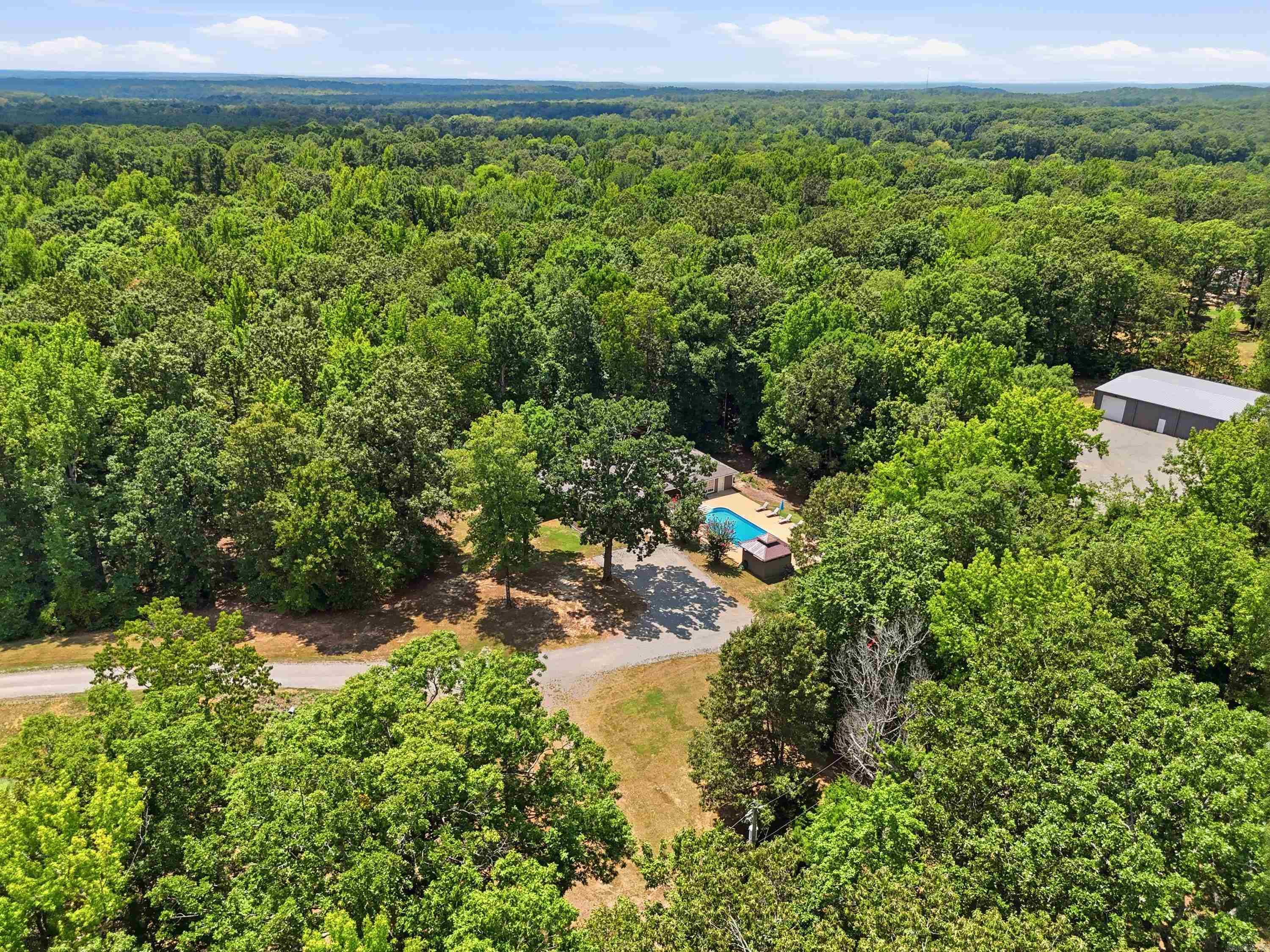 4051 Bauxite Cutoff Rd Bauxite, AR 72011