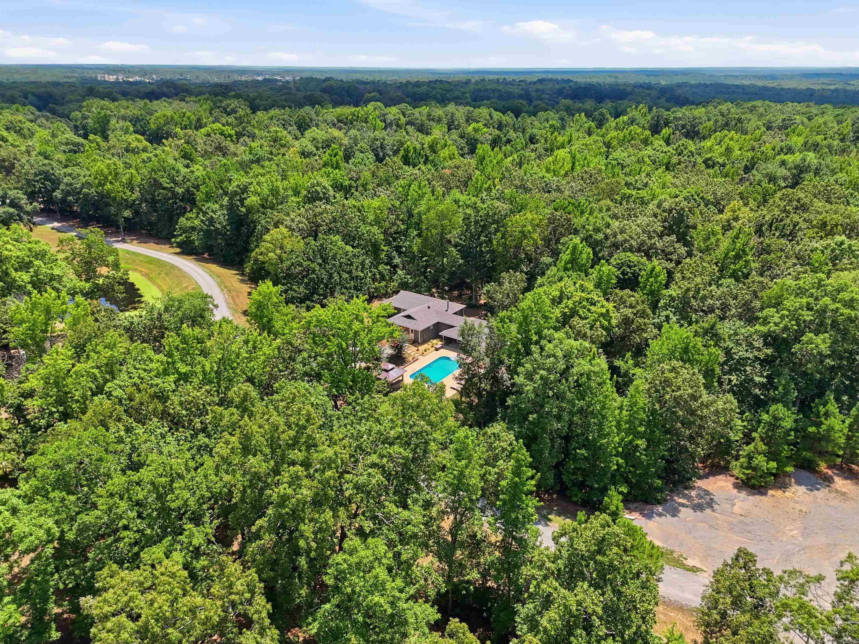 4051 Bauxite Cutoff Rd Bauxite, AR 72011
