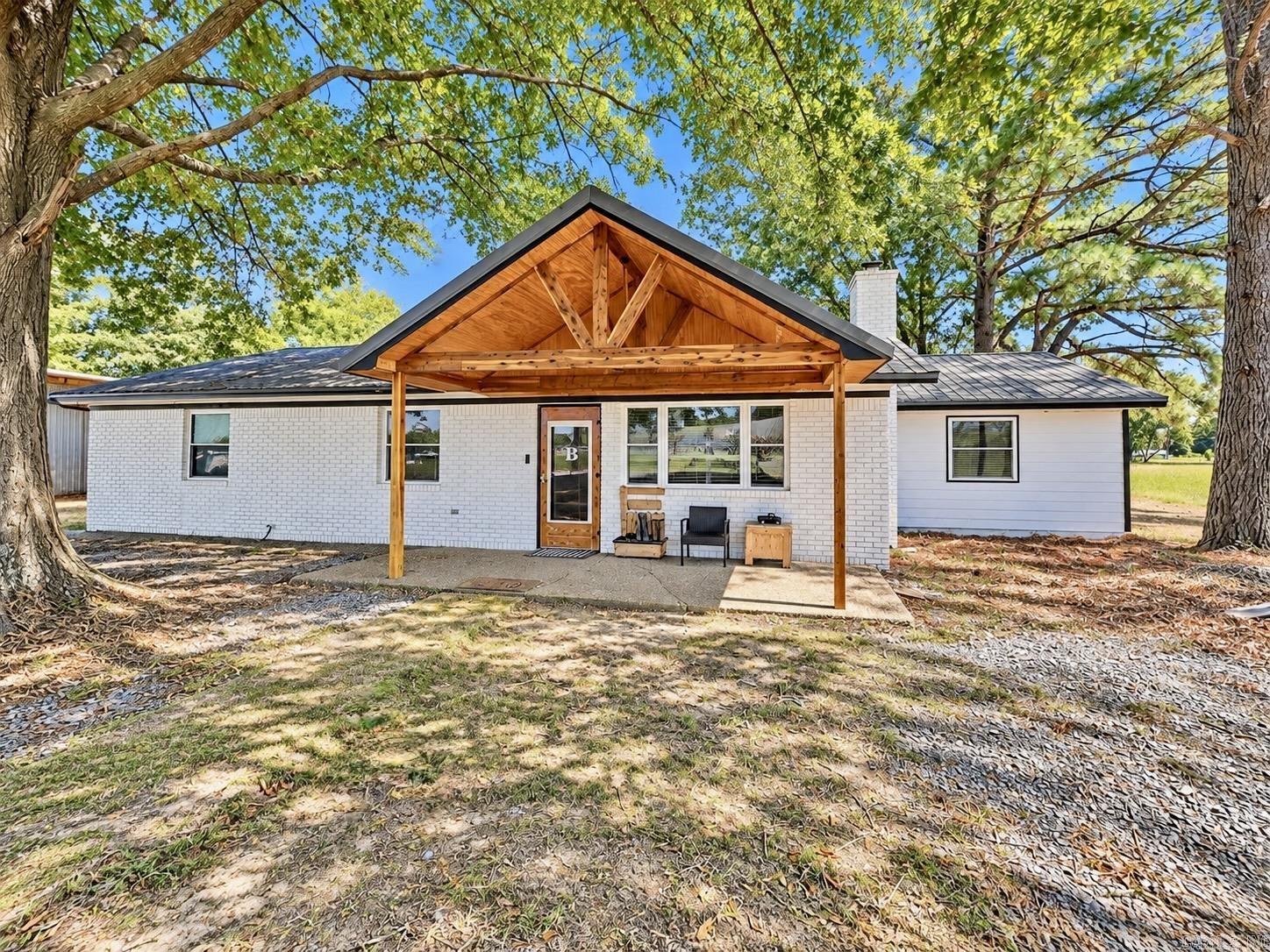 110 bradford Lane — exterior