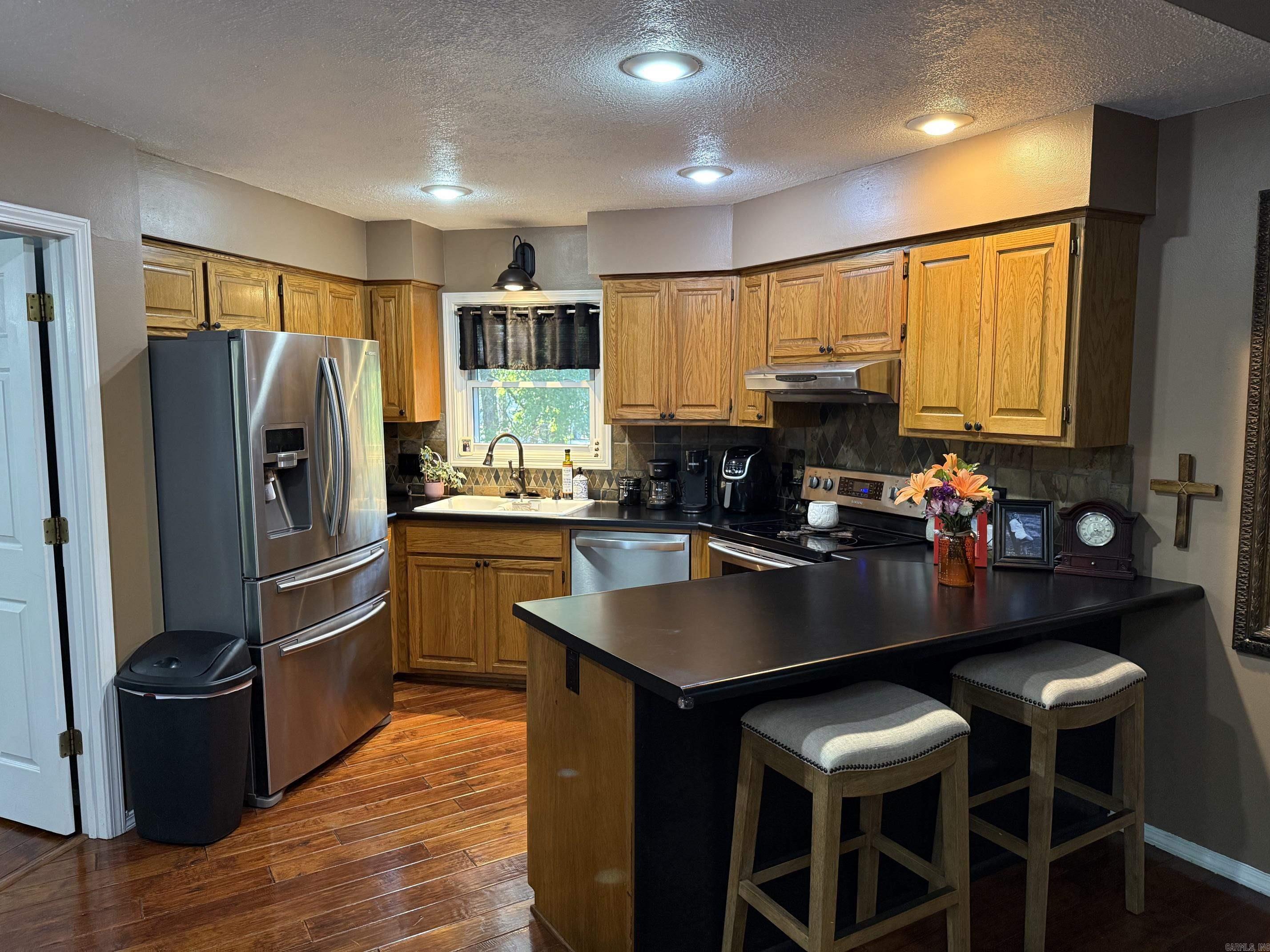 Beautiful black countertops and newer appliances