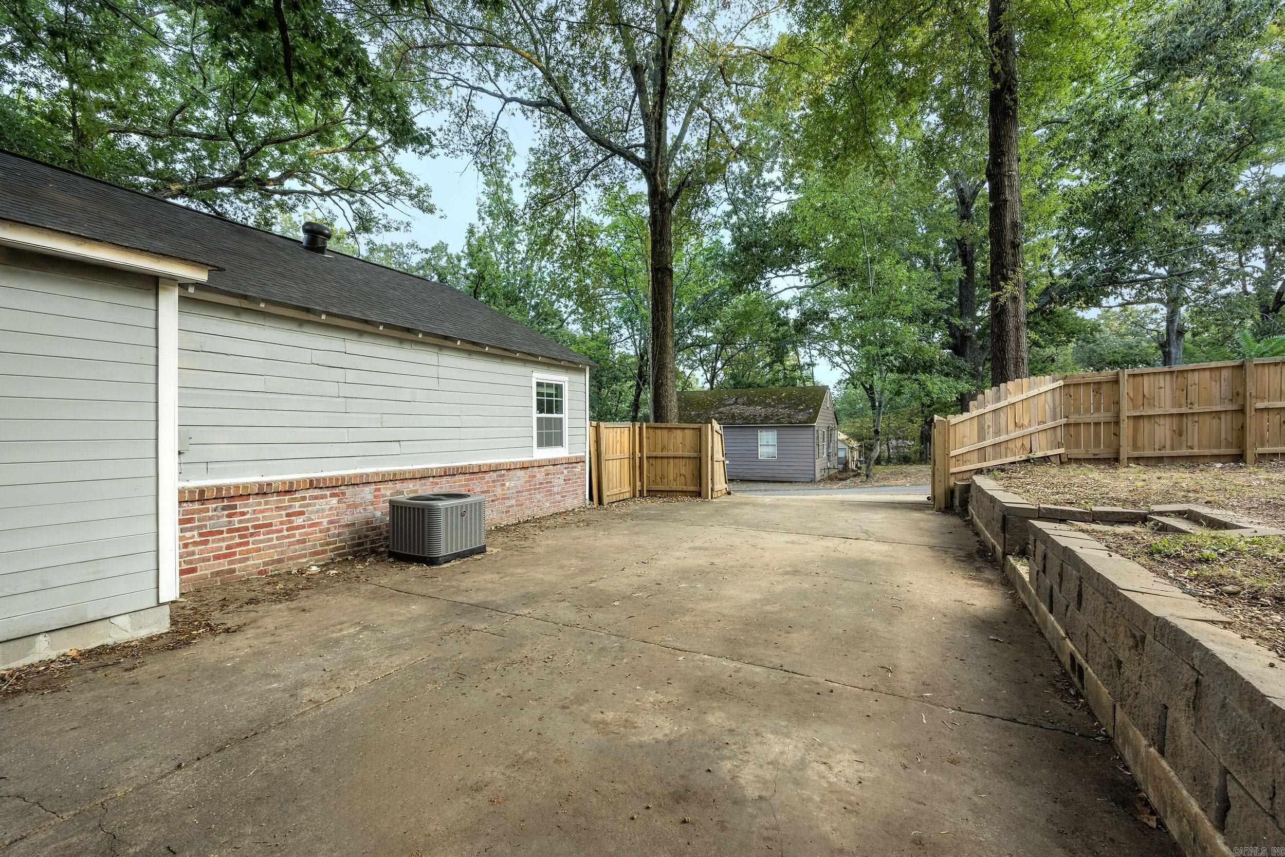 2410 S Harrison St  Little Rock, AR