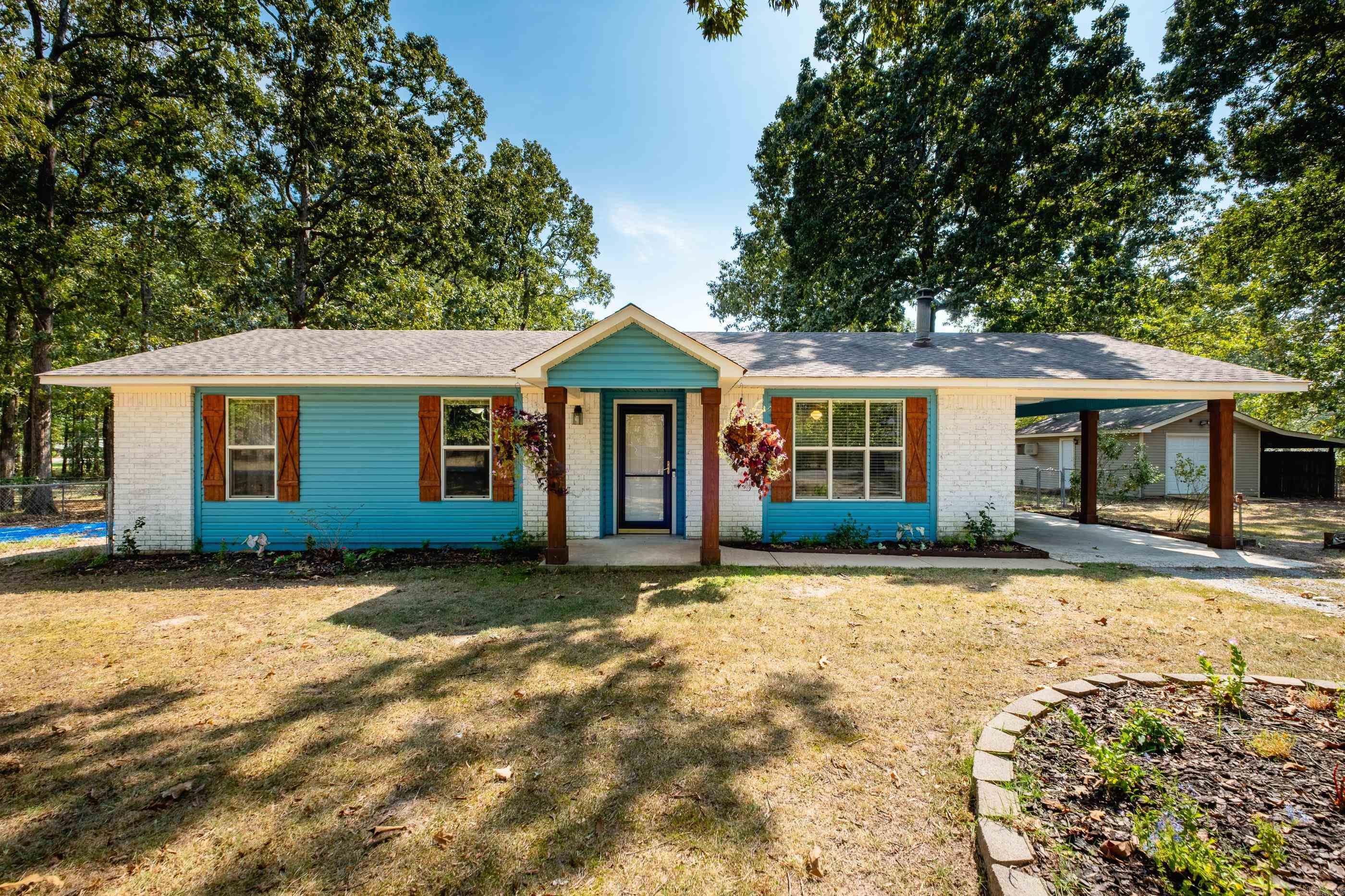 315 Oaklawn Circle — exterior