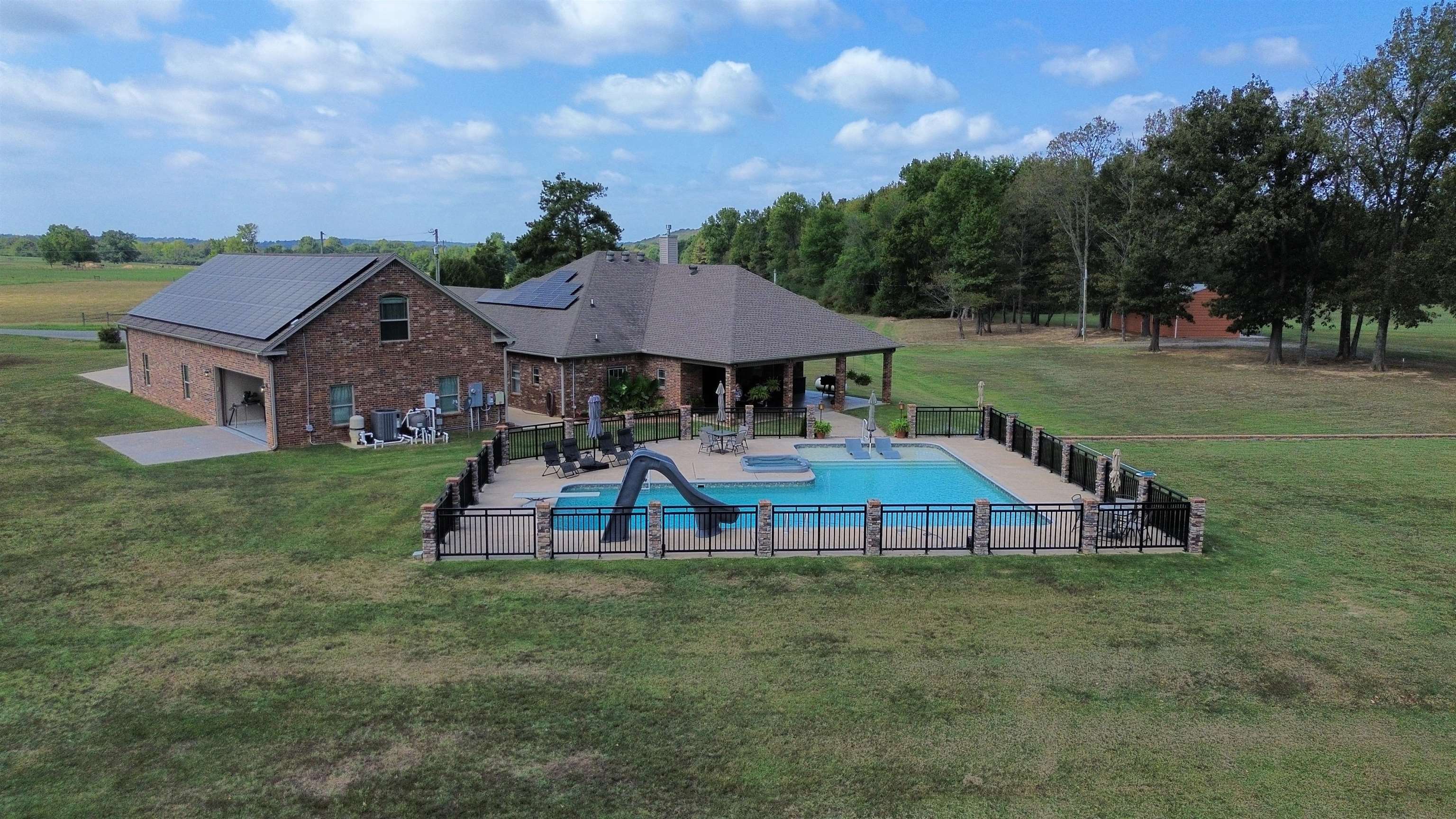 112 Logan Drive — photo 3