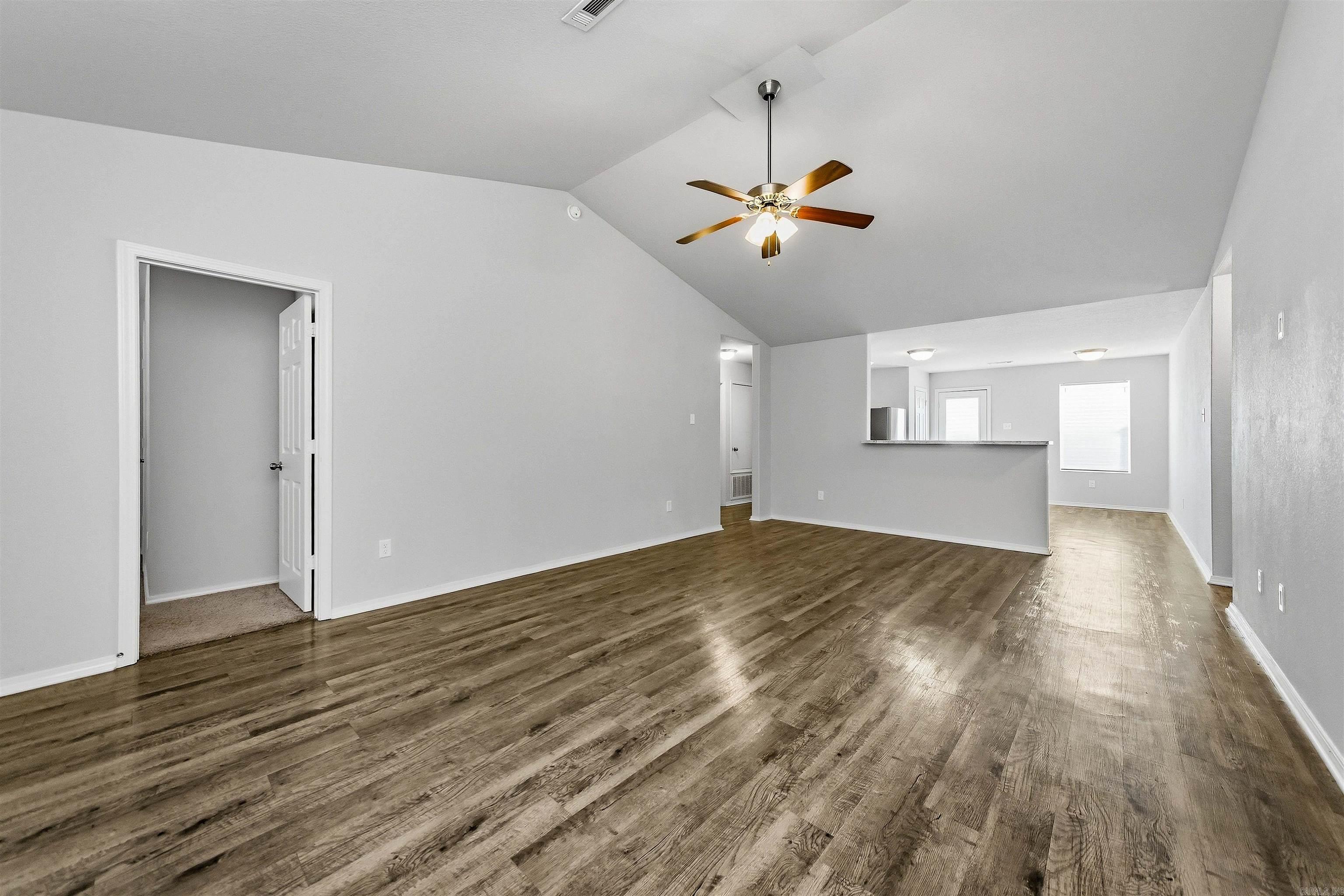 6096 Saddle Hill Drive — photo 3