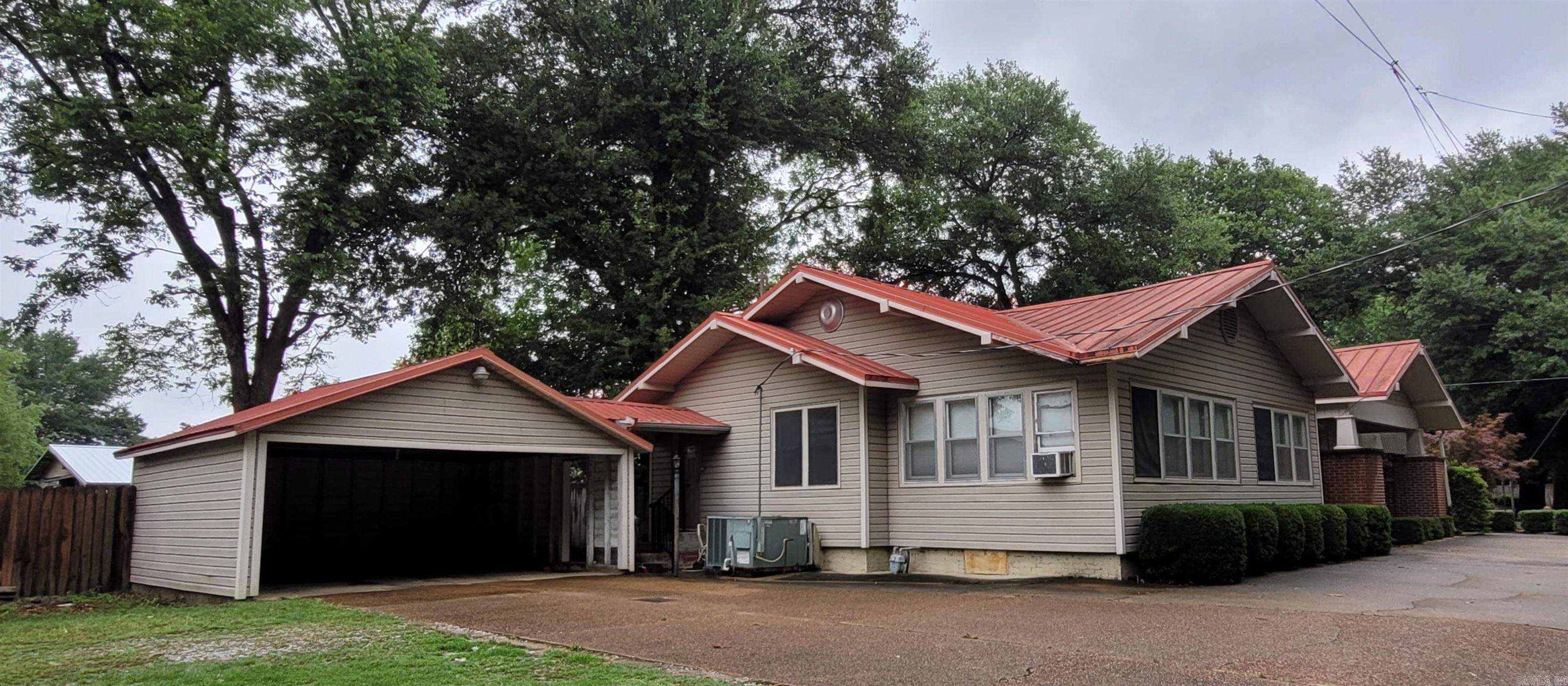 216 S Second  Augusta, AR