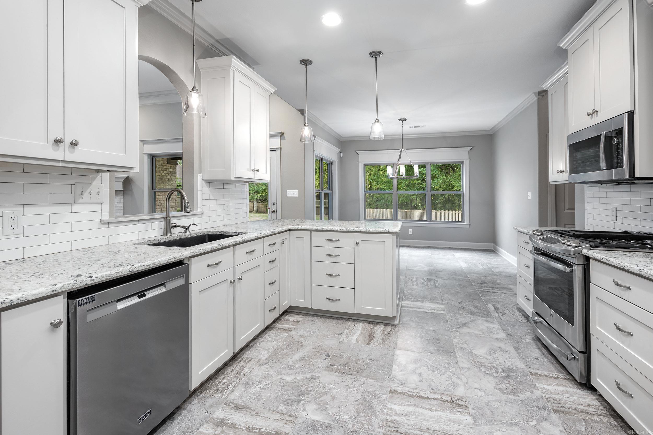 2701 Aberdeen Dr Bryant, AR 72019