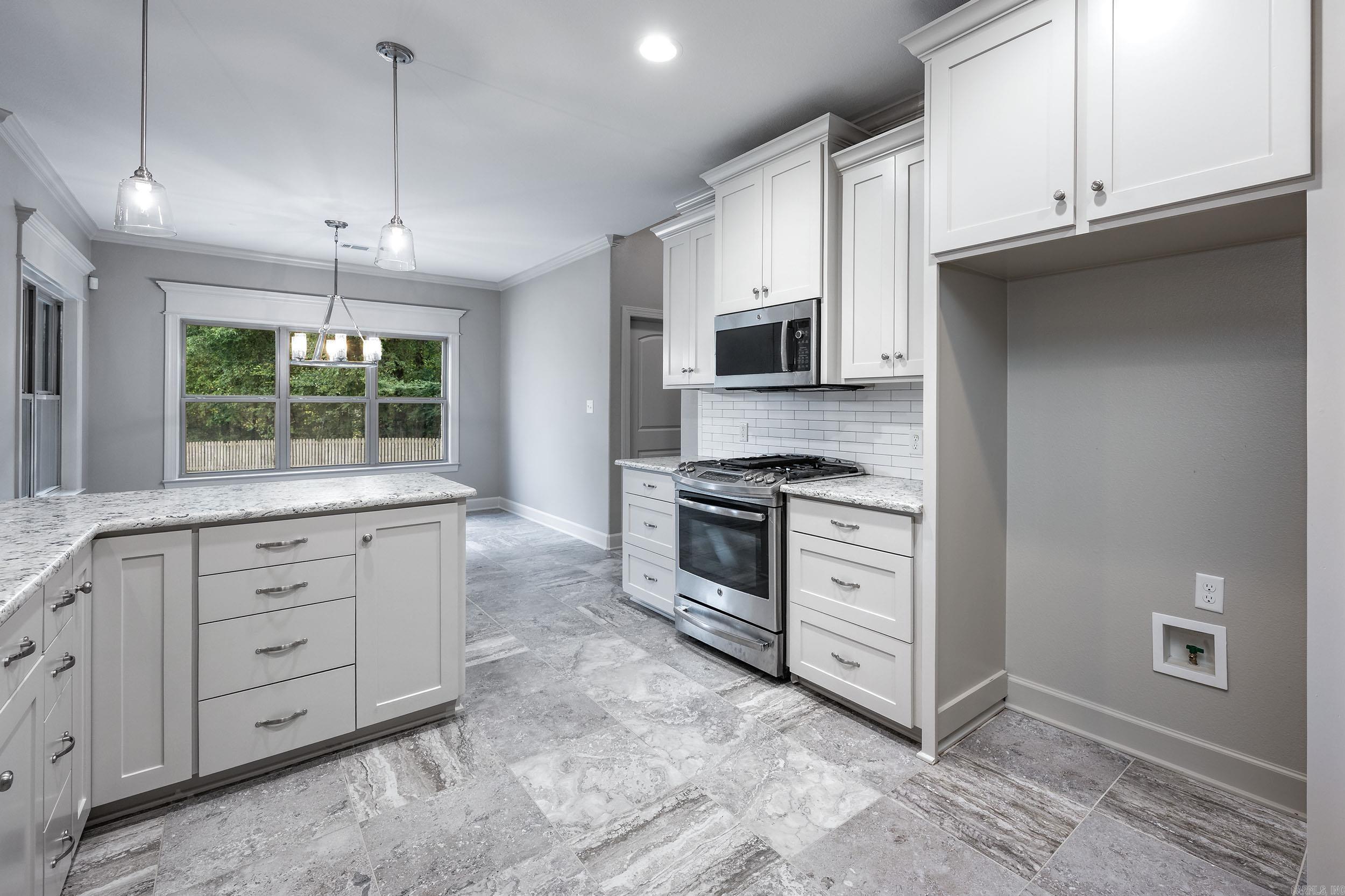 2701 Aberdeen Dr Bryant, AR 72019
