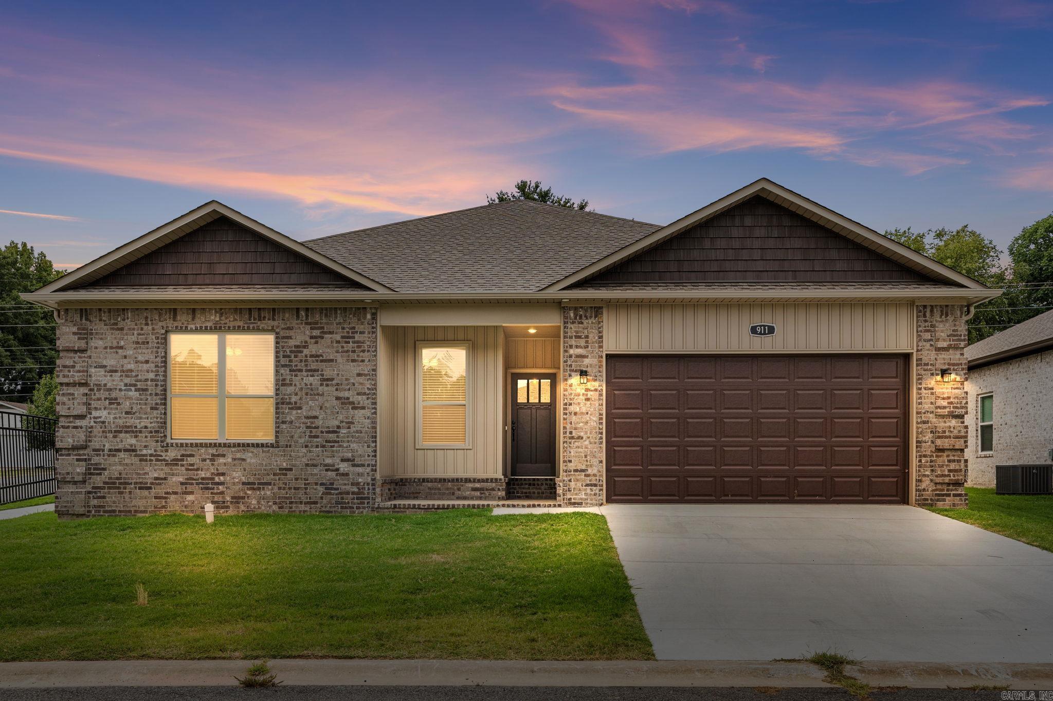 911 W Dell Vista Cove — exterior