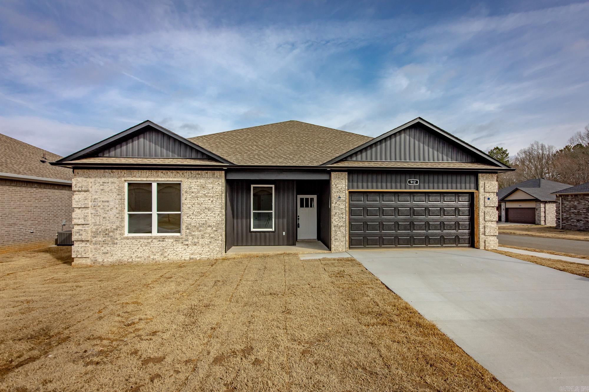 912 W Dell Vista Cove — exterior