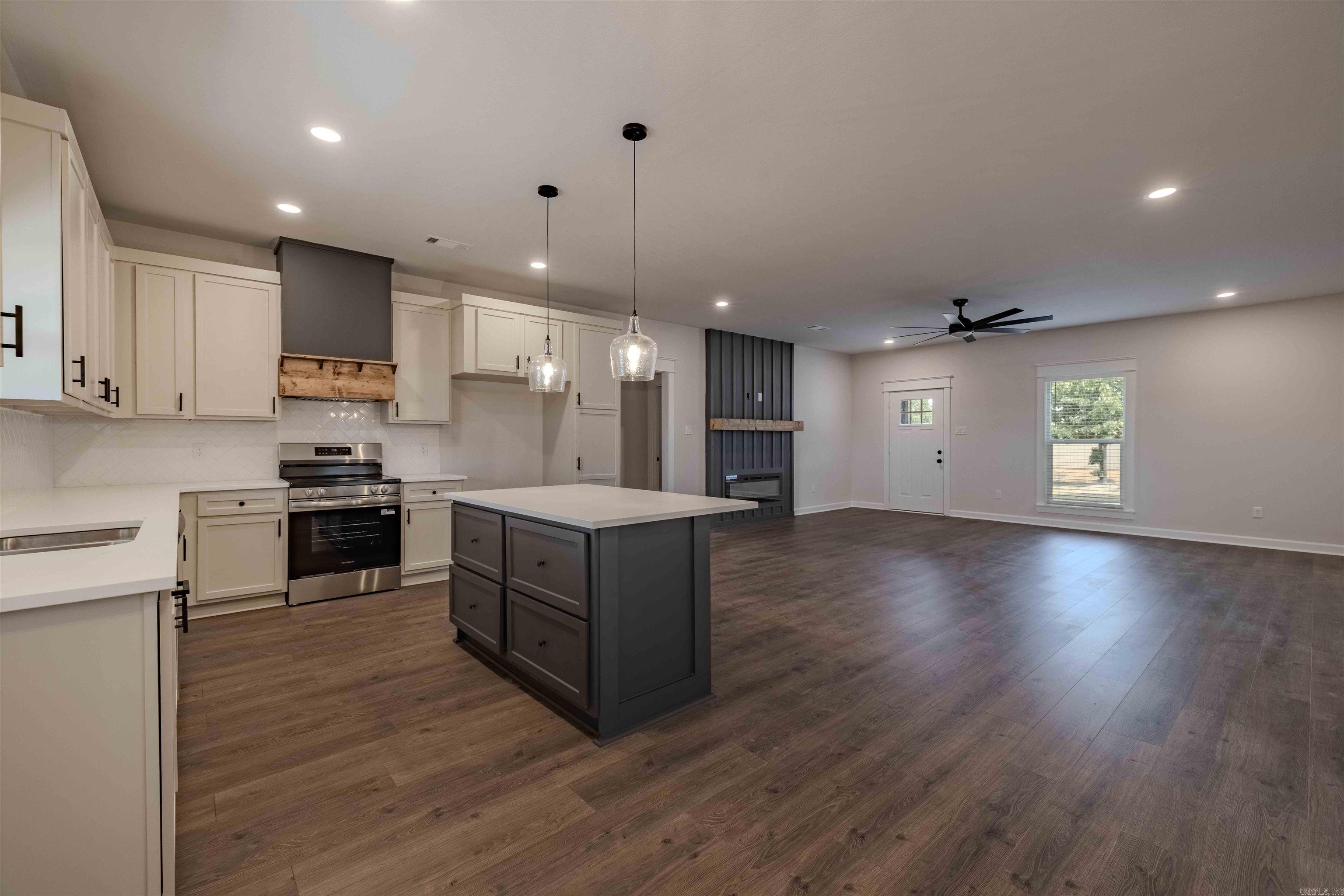 10723 W Miller Sardis Road Bauxite, AR 72011