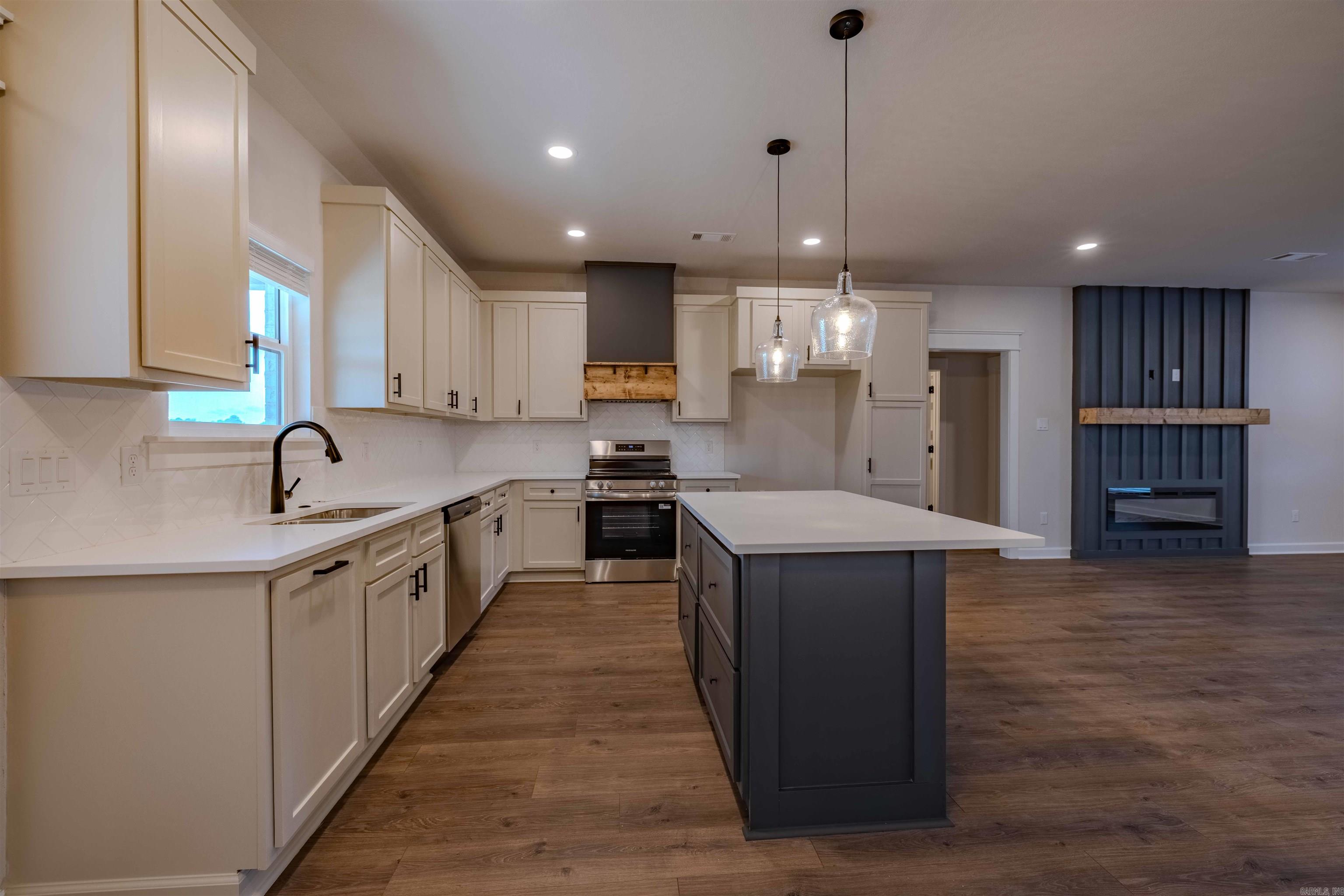 10723 W Miller Sardis Road Bauxite, AR 72011