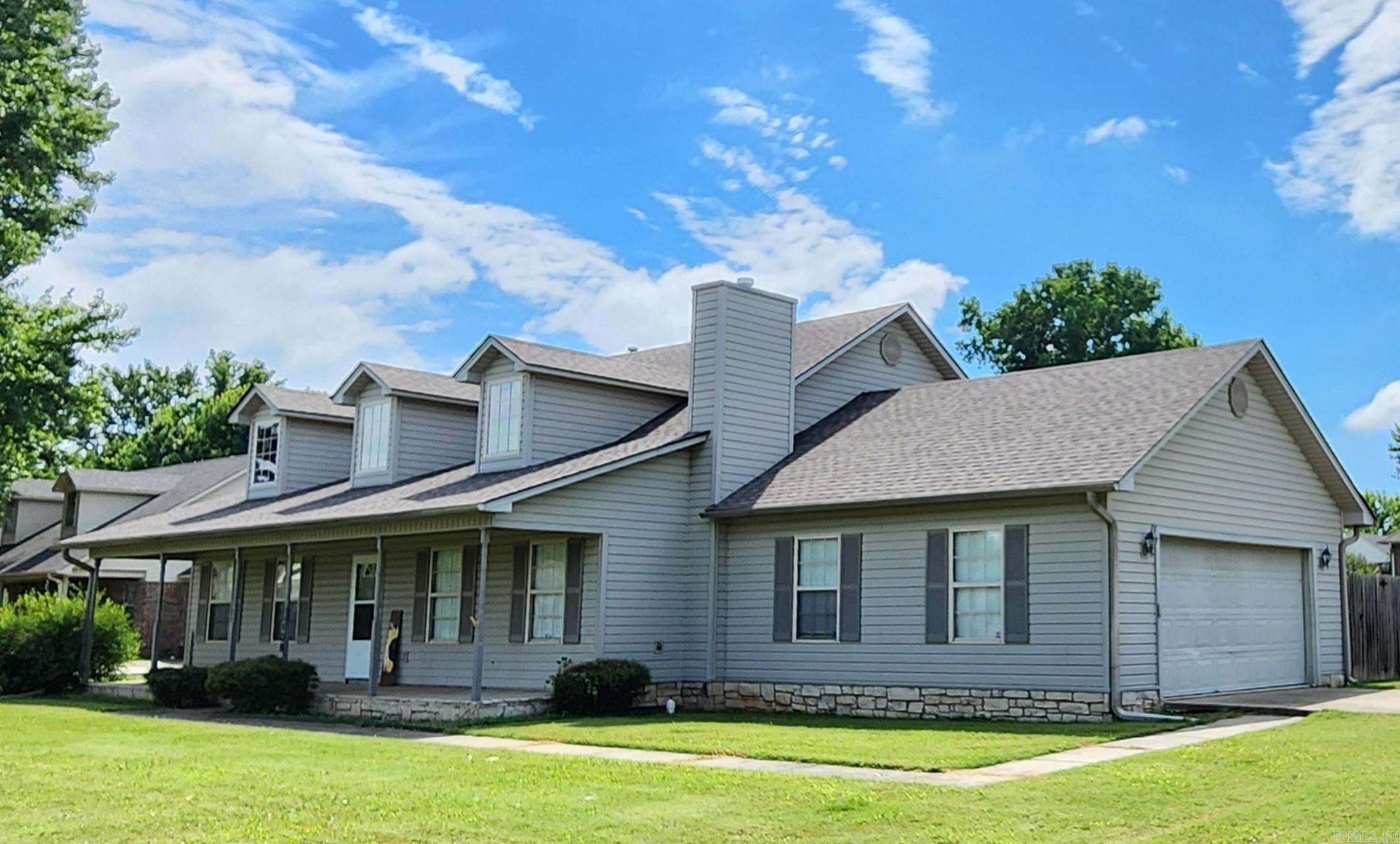 108 Meadows Lane — exterior