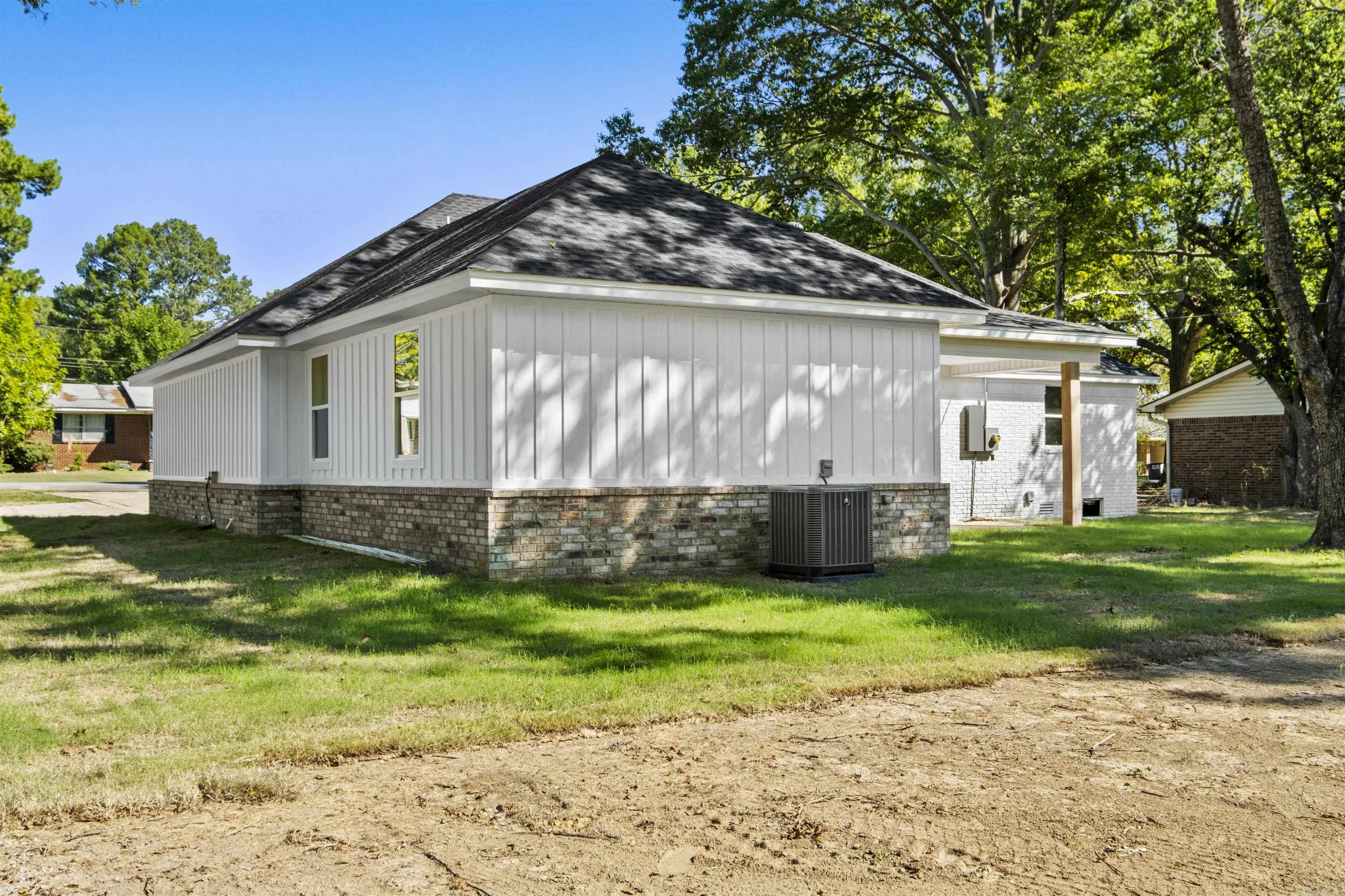 1501 W Iowa  Beebe, AR