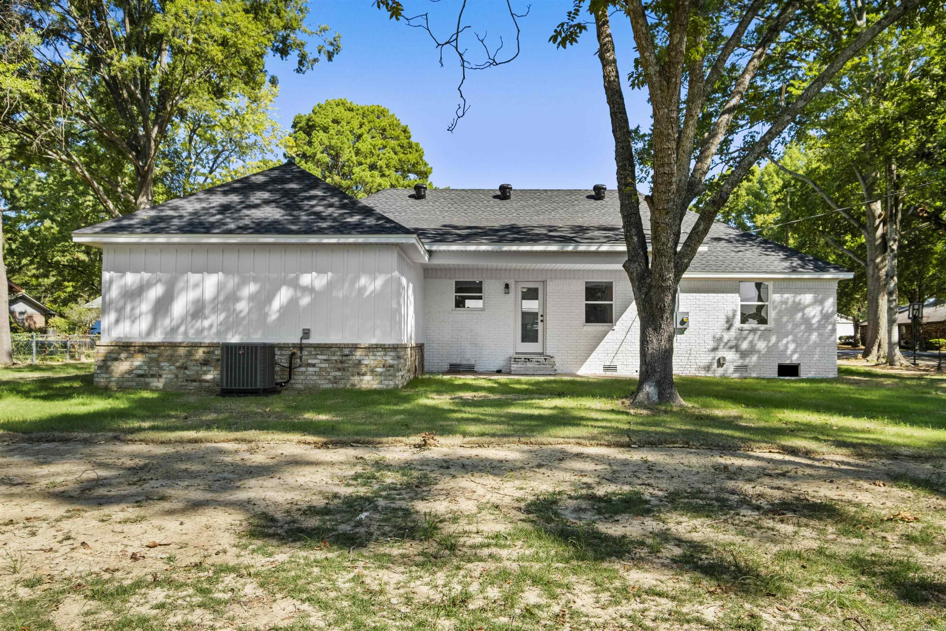 1501 W Iowa  Beebe, AR