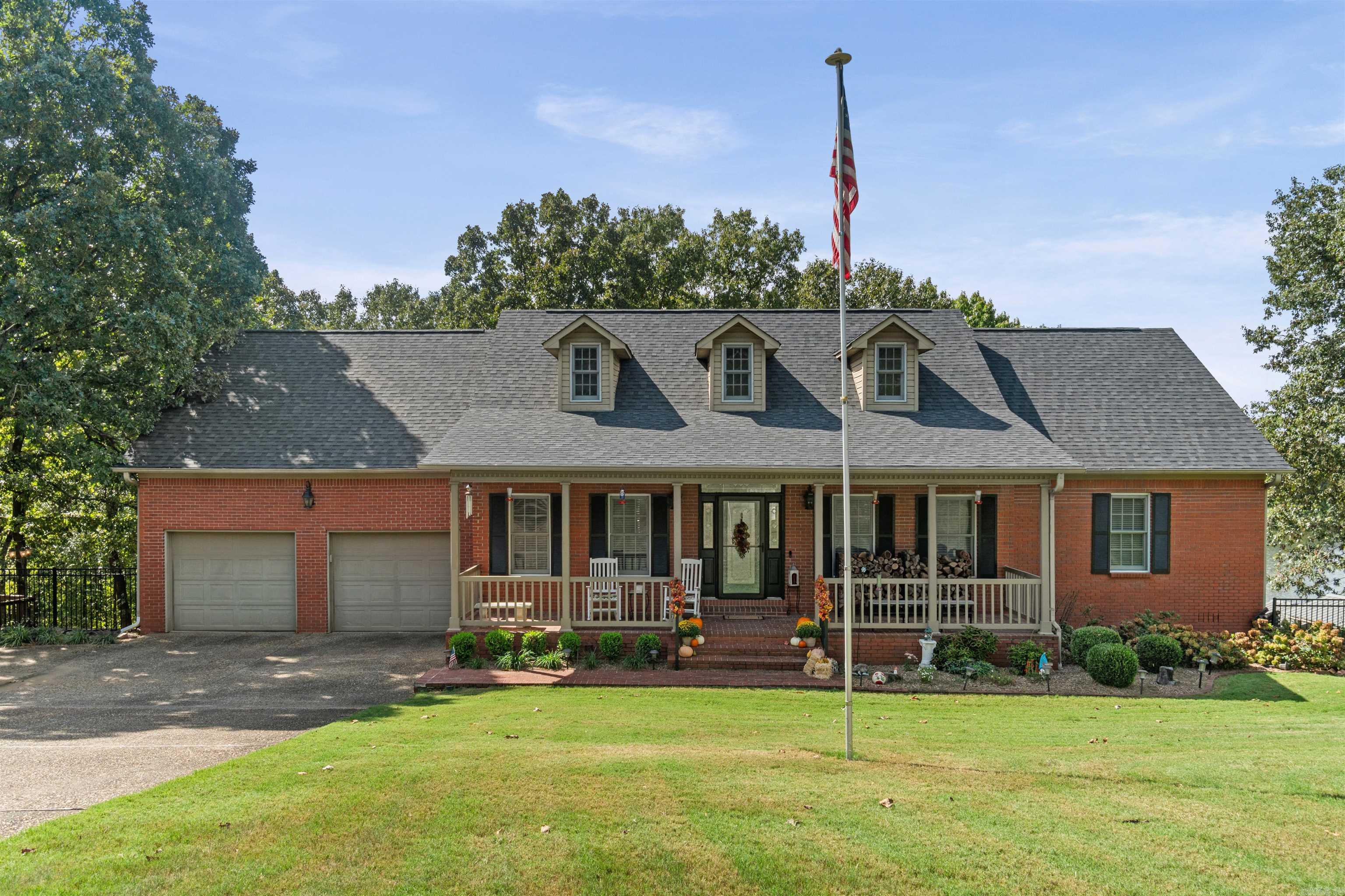 11 Lakeview Ct — exterior