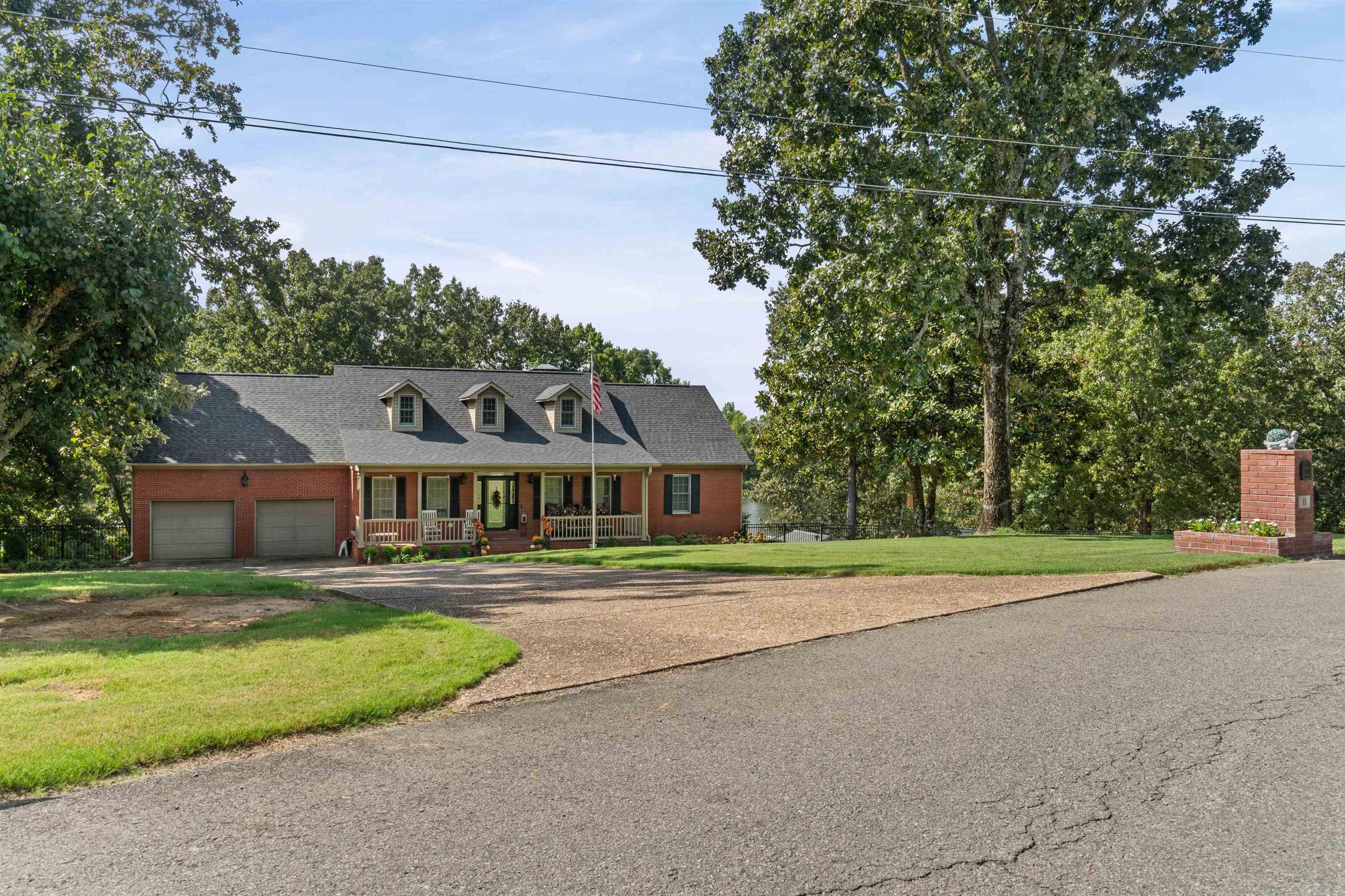 11 Lakeview Ct — photo 2