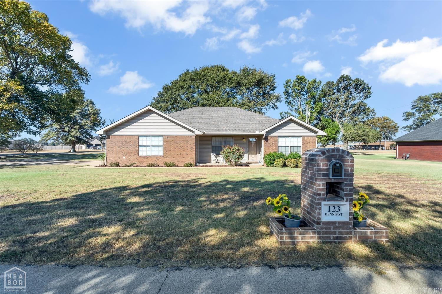 123 Dennis  Lake City, AR
