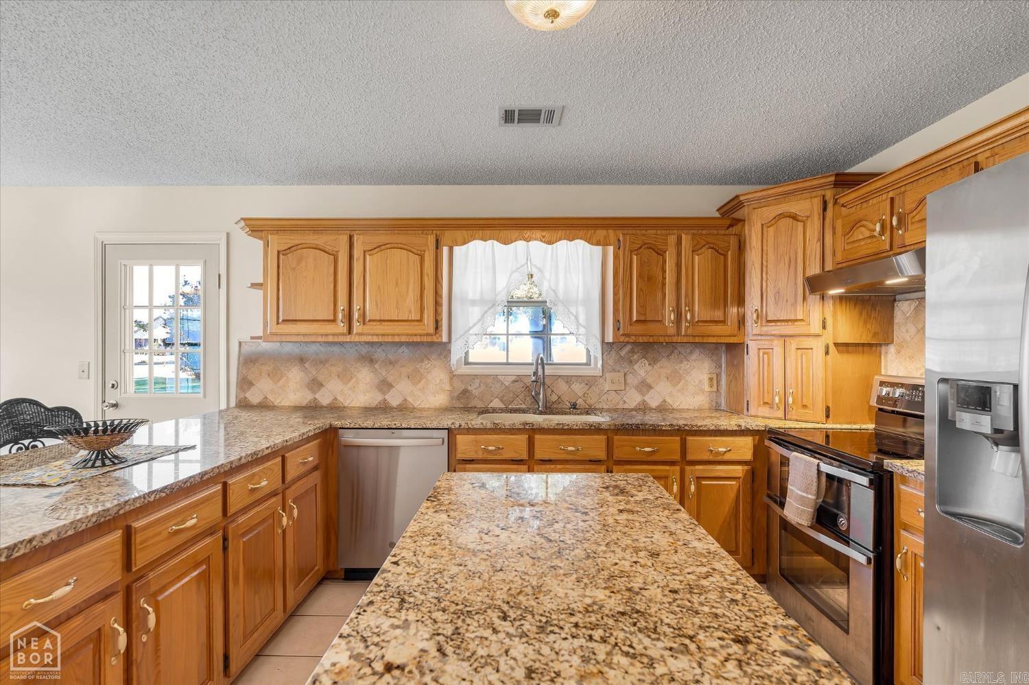 123 Dennis  Lake City, AR