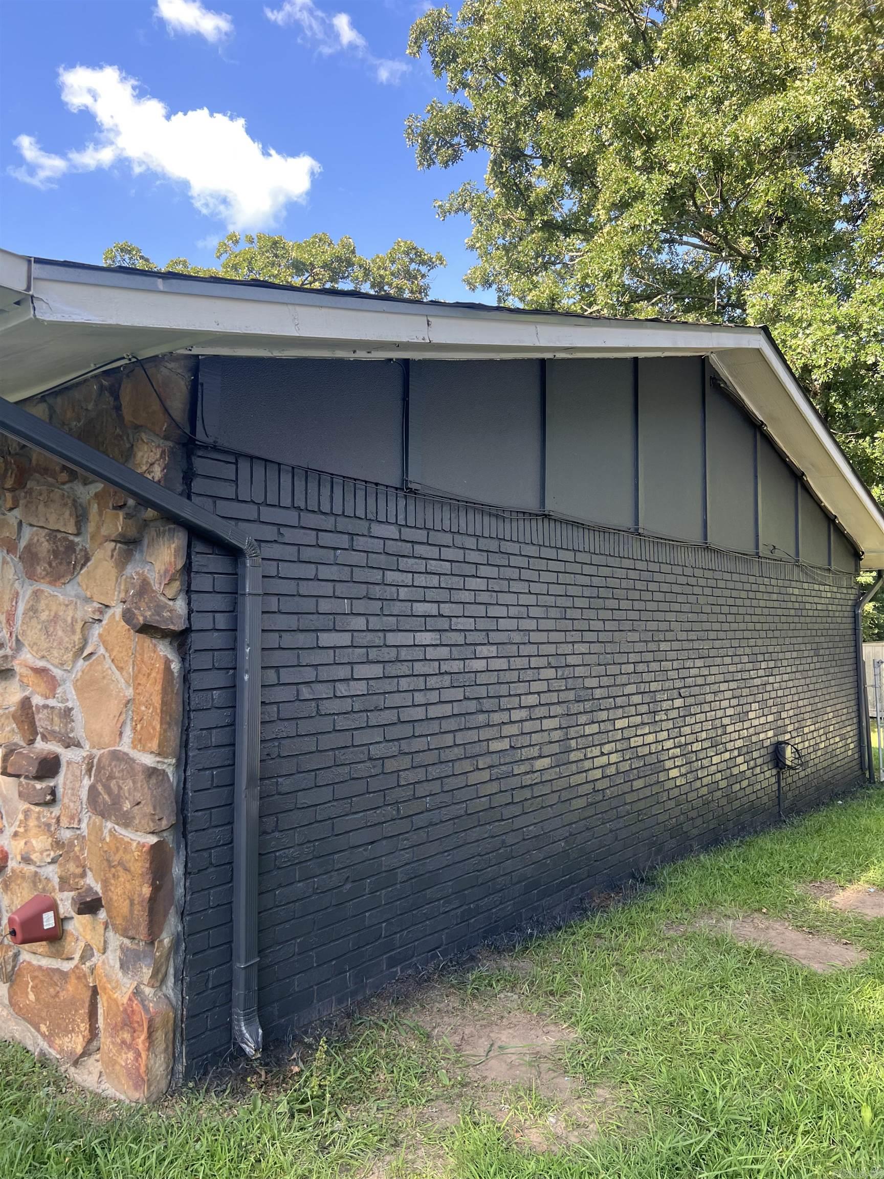8306 Woodview Drive East — photo 3