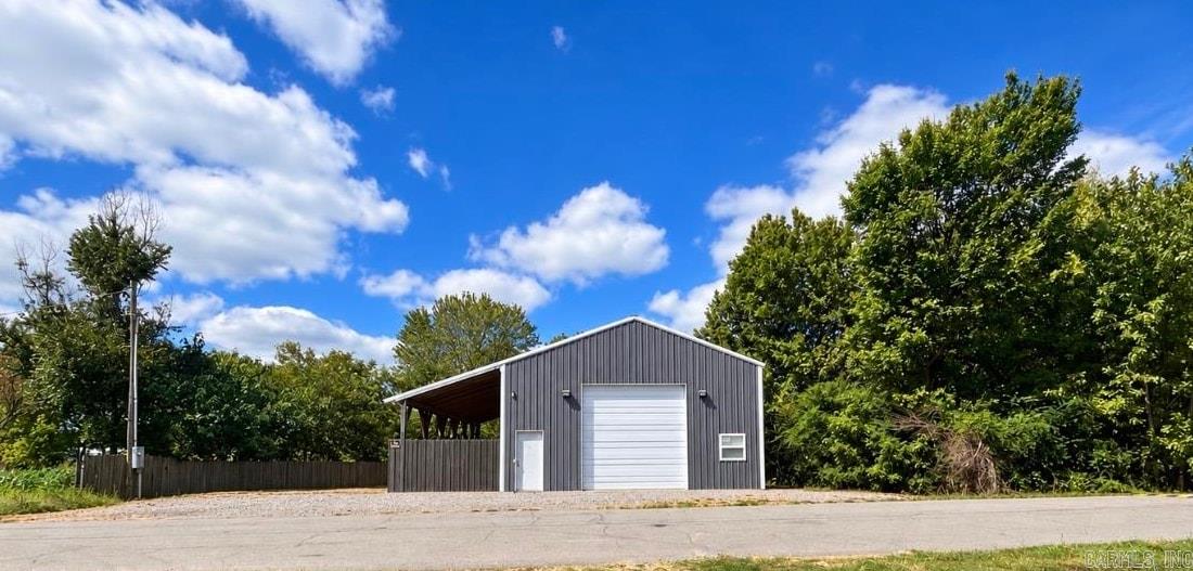 7 Lewis Drive — exterior