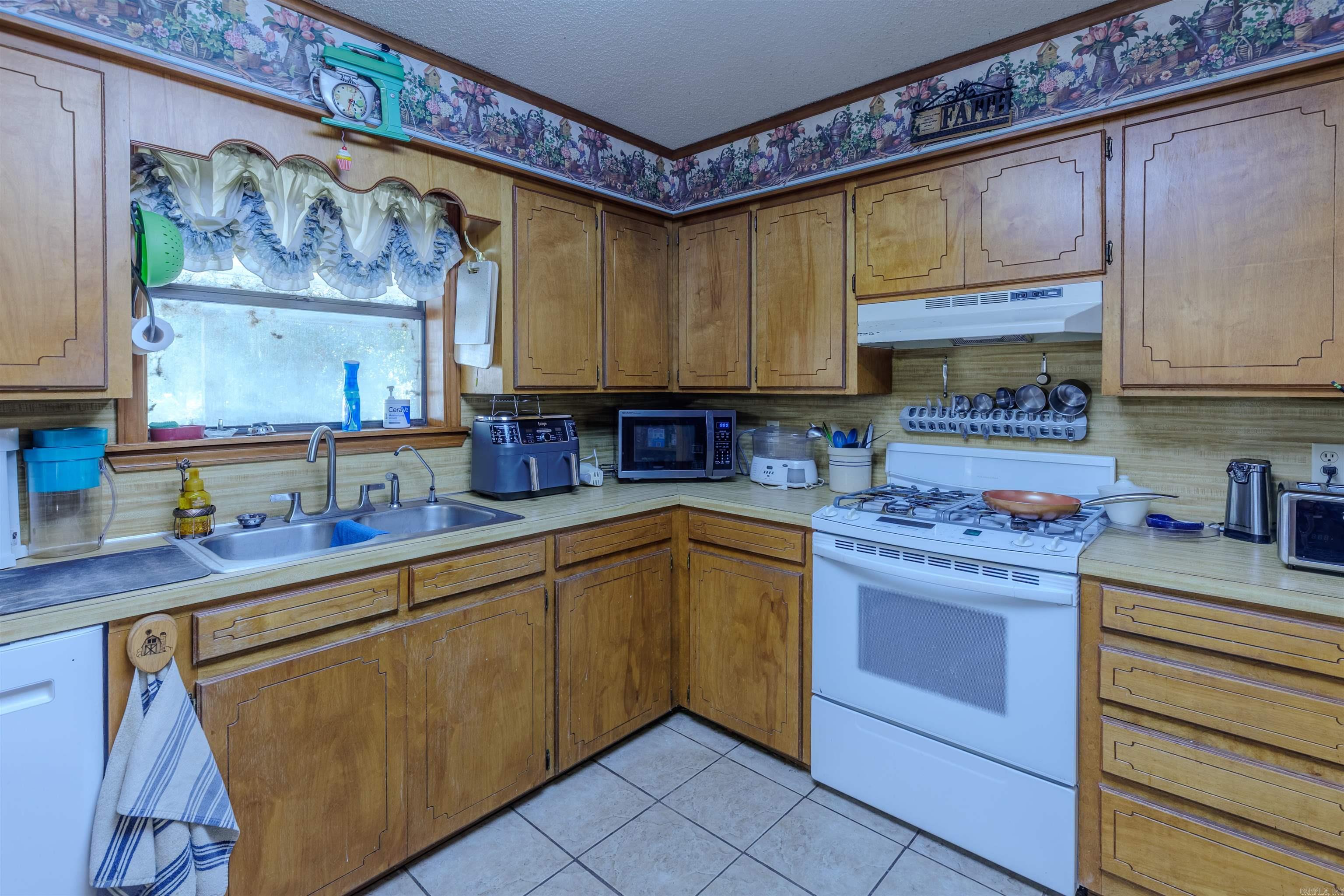 137 Highway 300  Perryville, AR