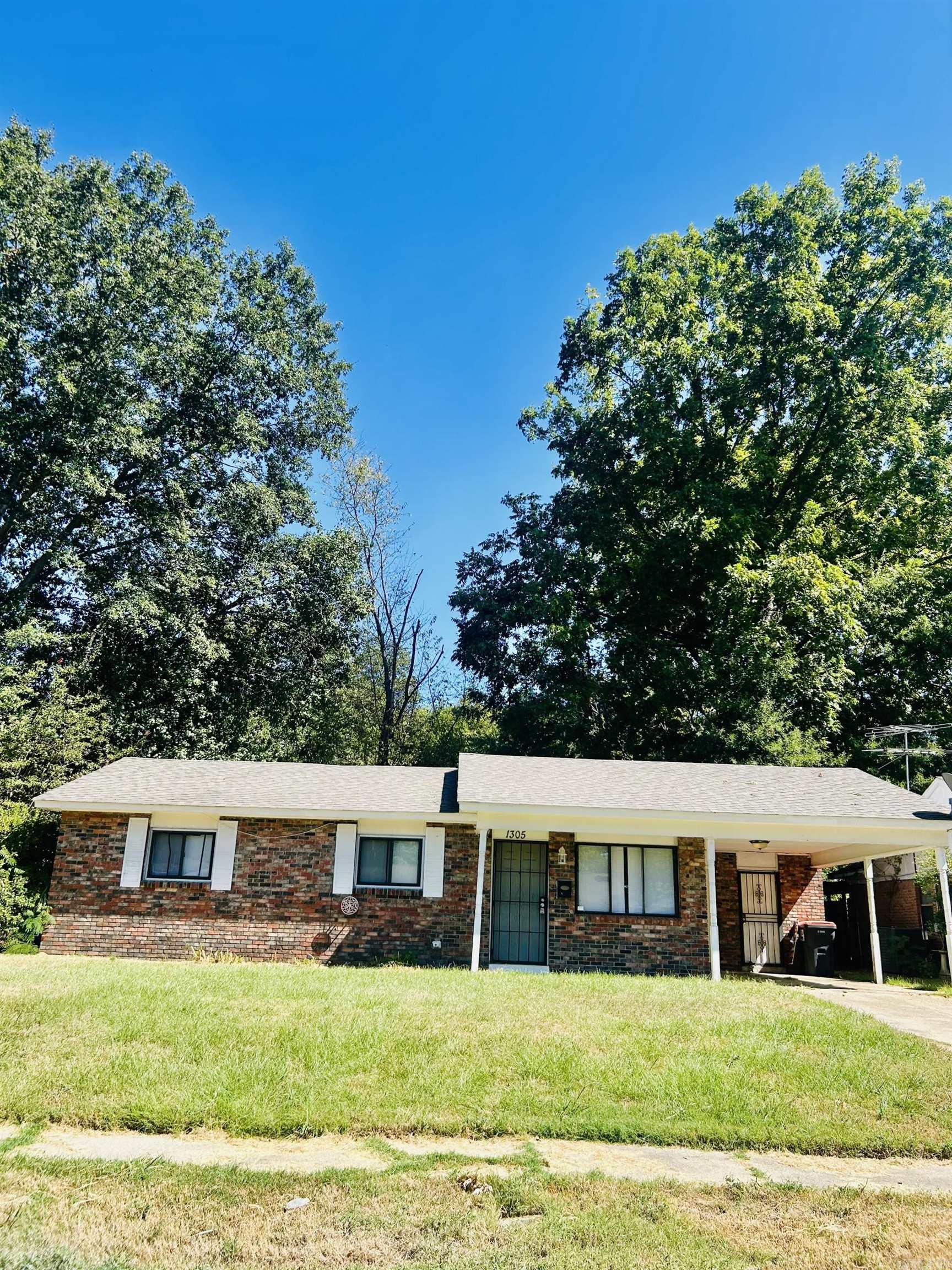 1305  Collins  Pine Bluff, AR