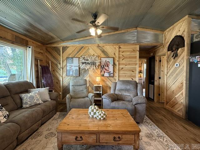 112 Dawn St.  Cave City, AR