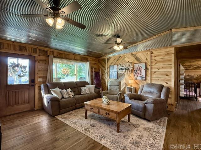 112 Dawn St.  Cave City, AR
