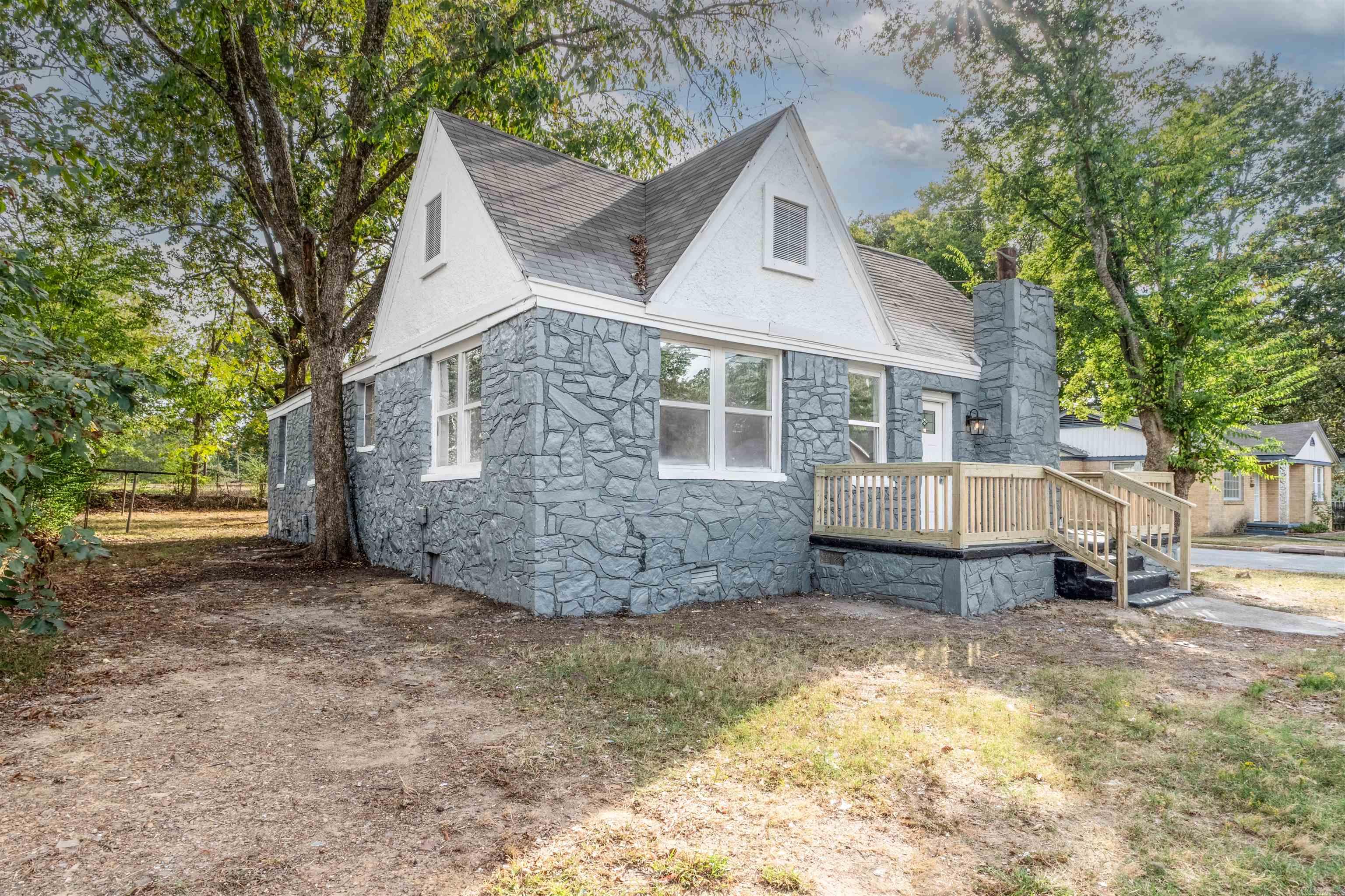 4323 W 11Th St  Little Rock, AR