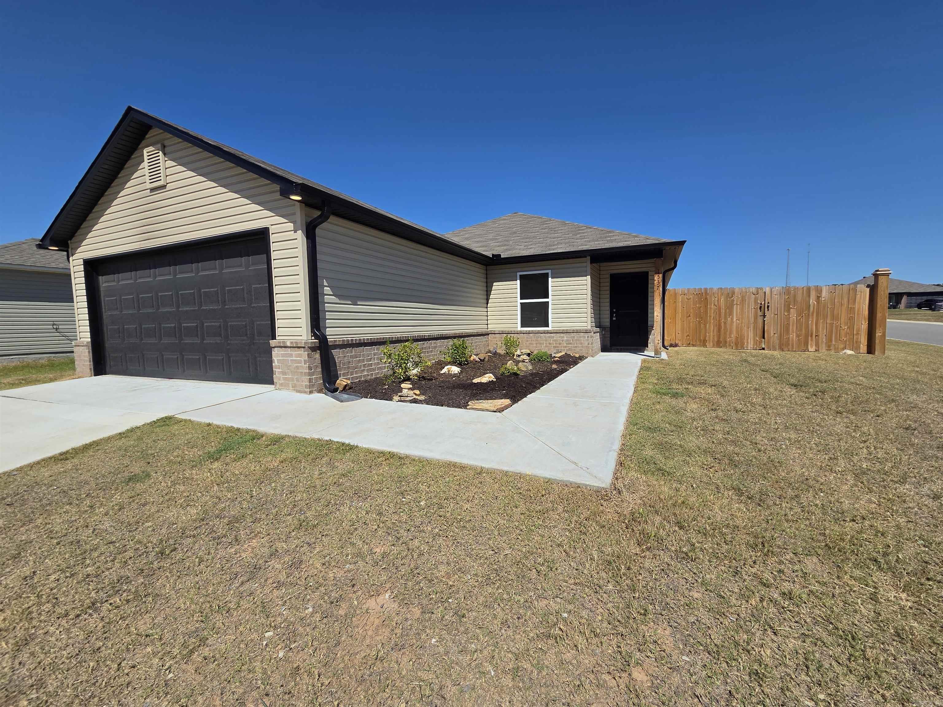 1537  Meadows  Benton, AR