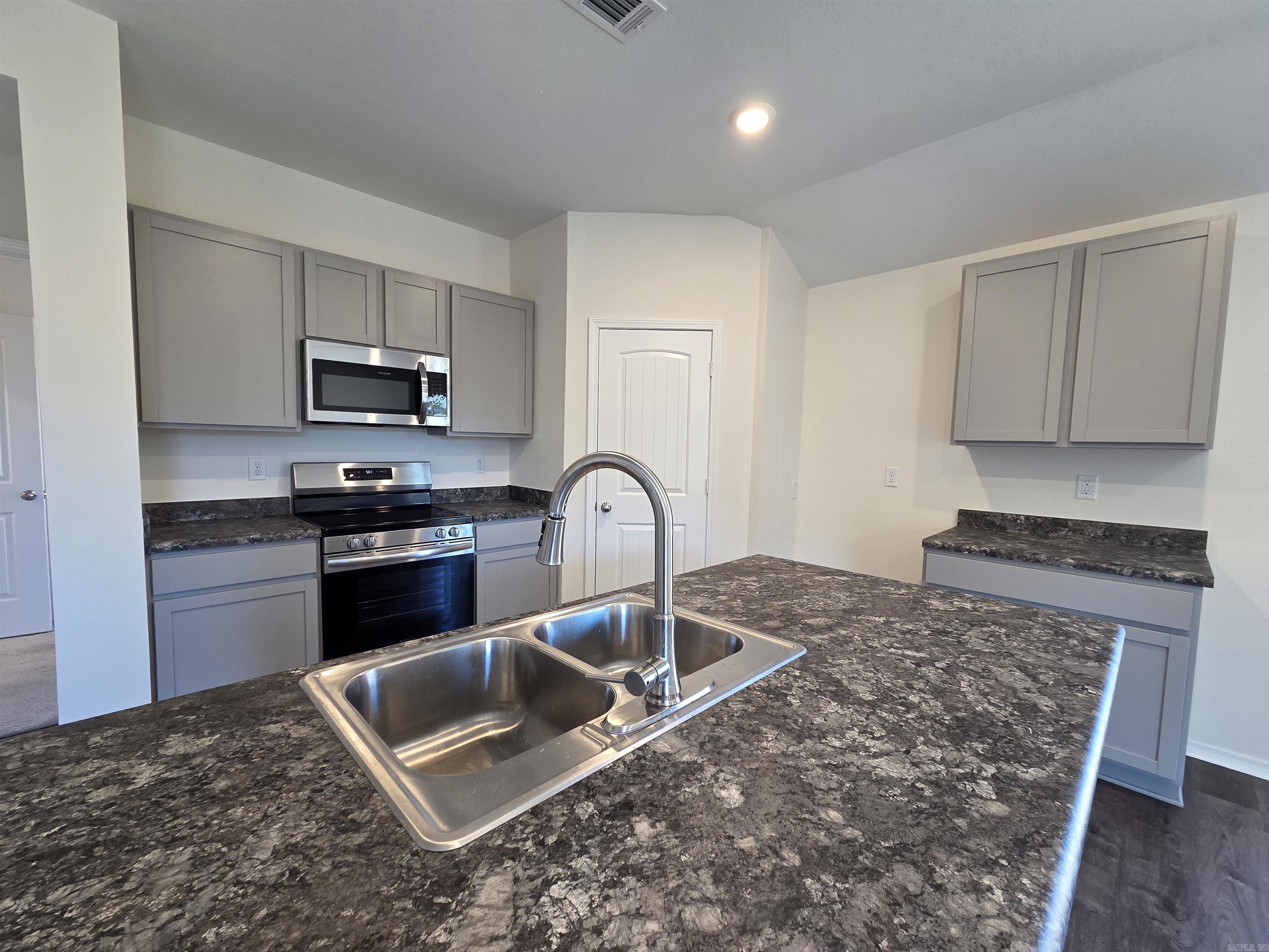 1537 Meadows  Benton, AR