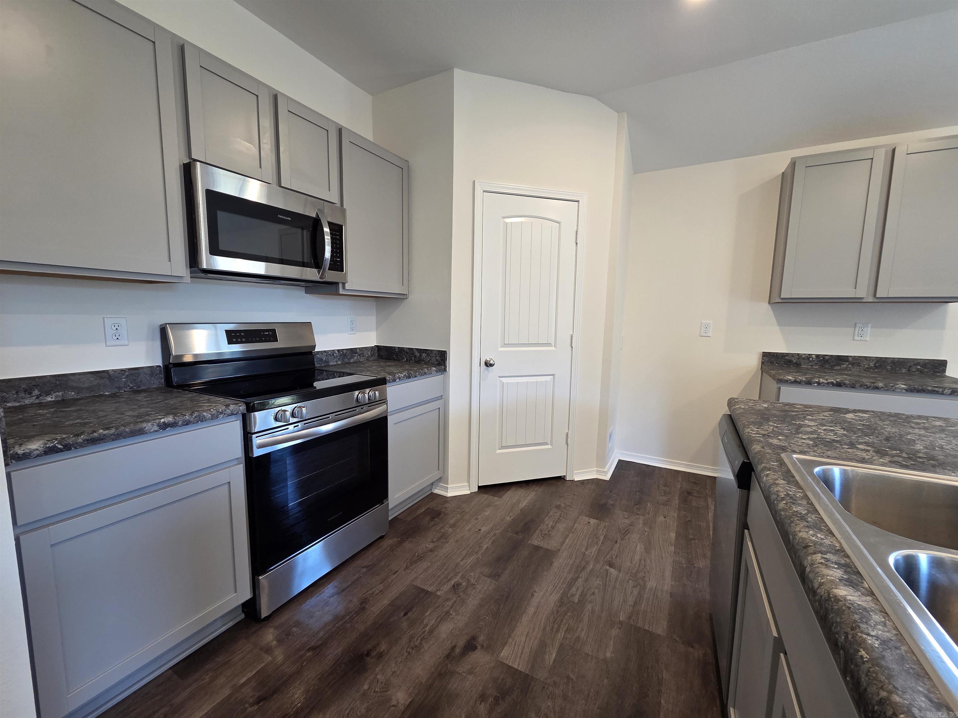1537 Meadows  Benton, AR