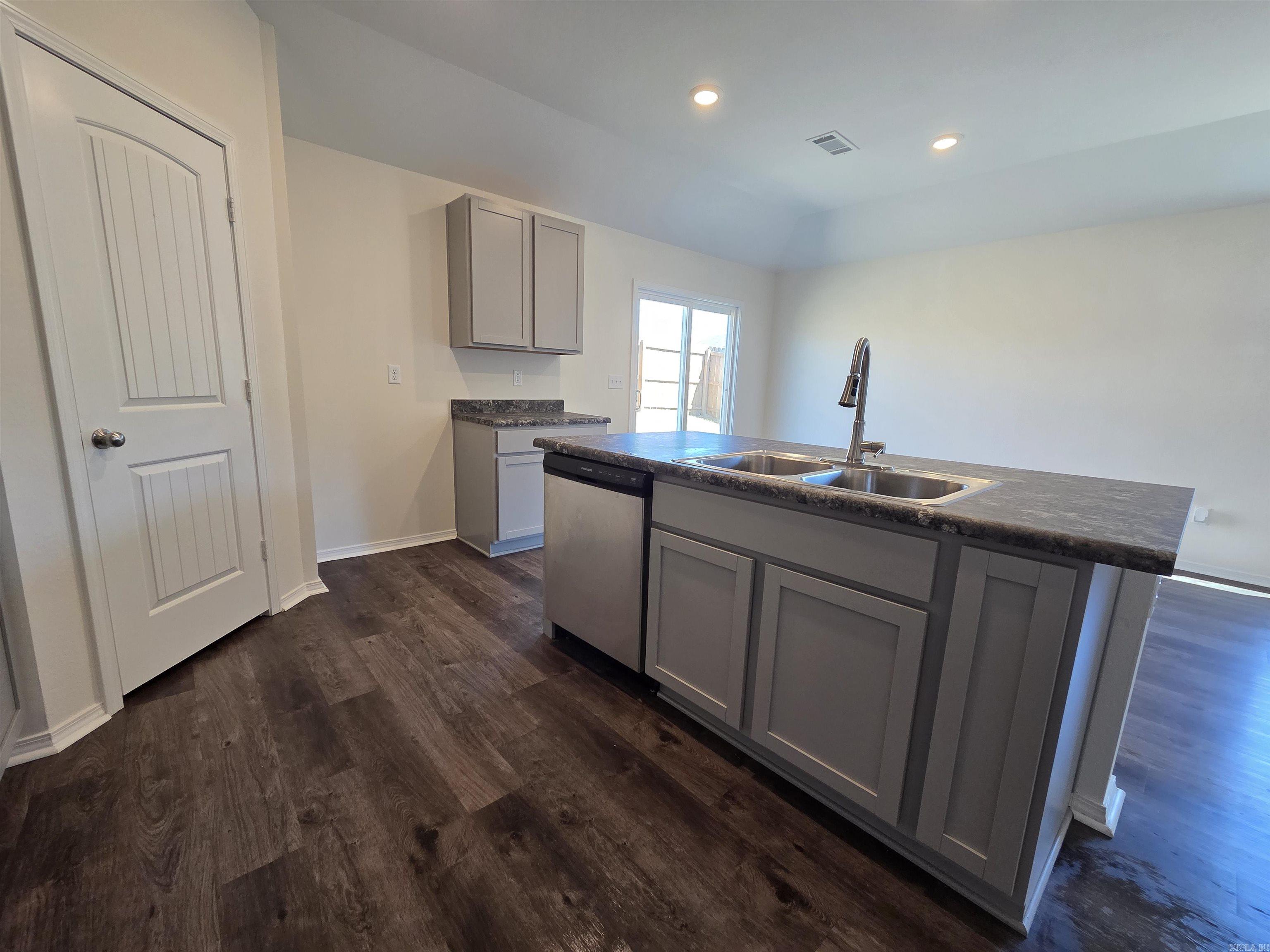 1537 Meadows  Benton, AR