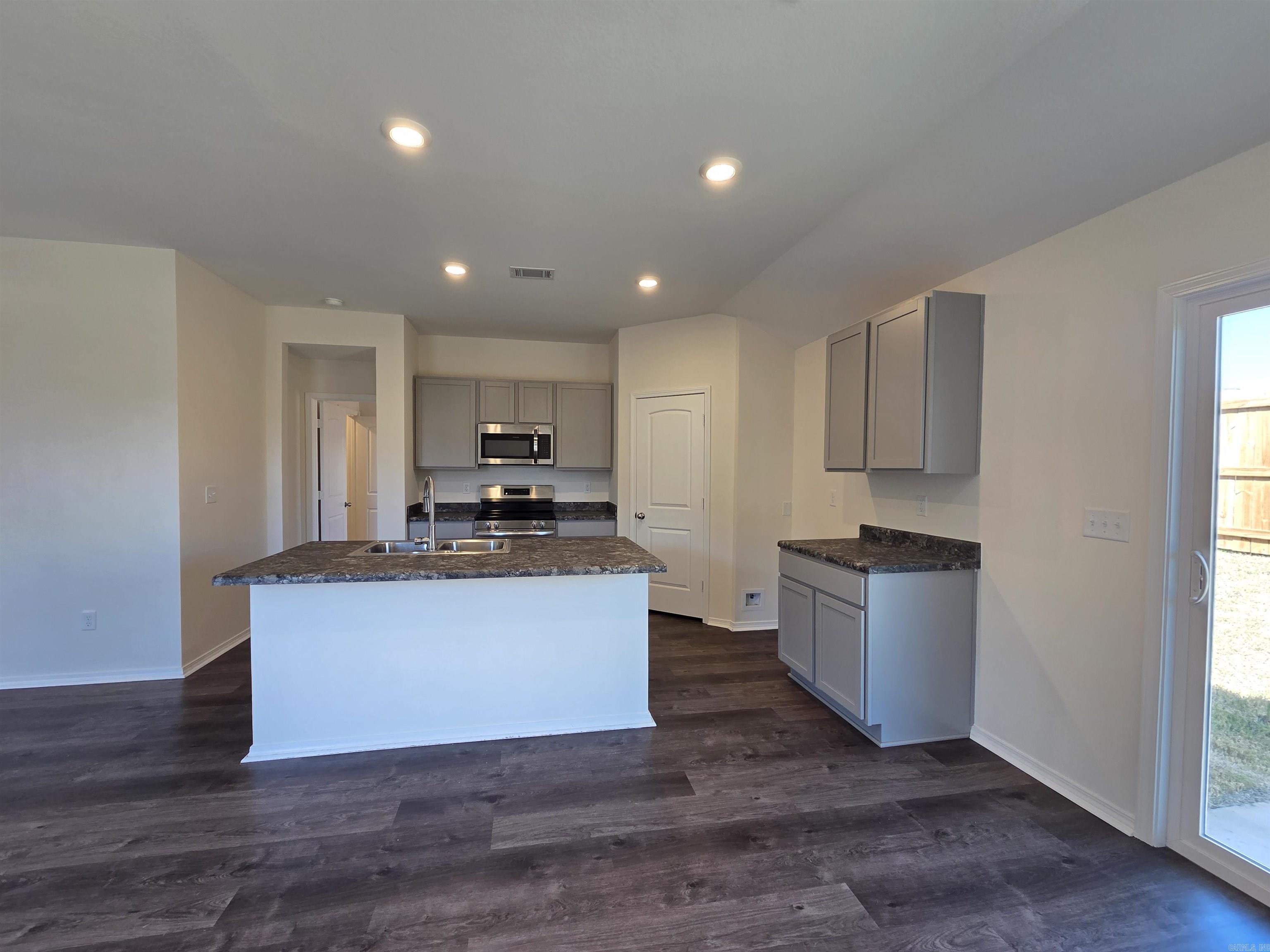 1537 Meadows  Benton, AR