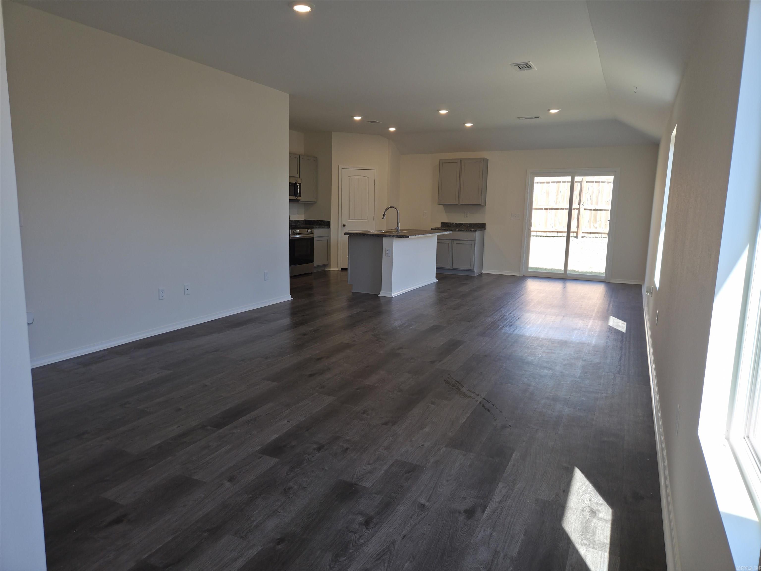 1537 Meadows  Benton, AR