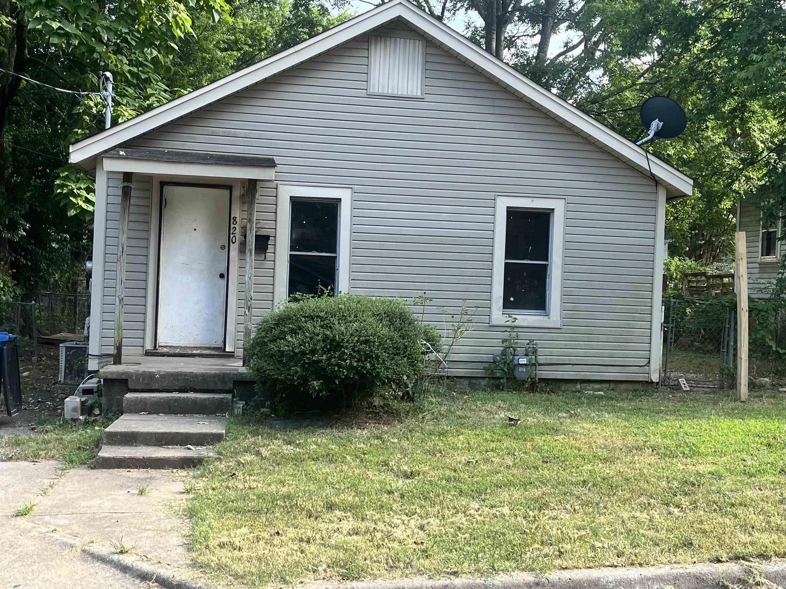 820 W 46th — exterior