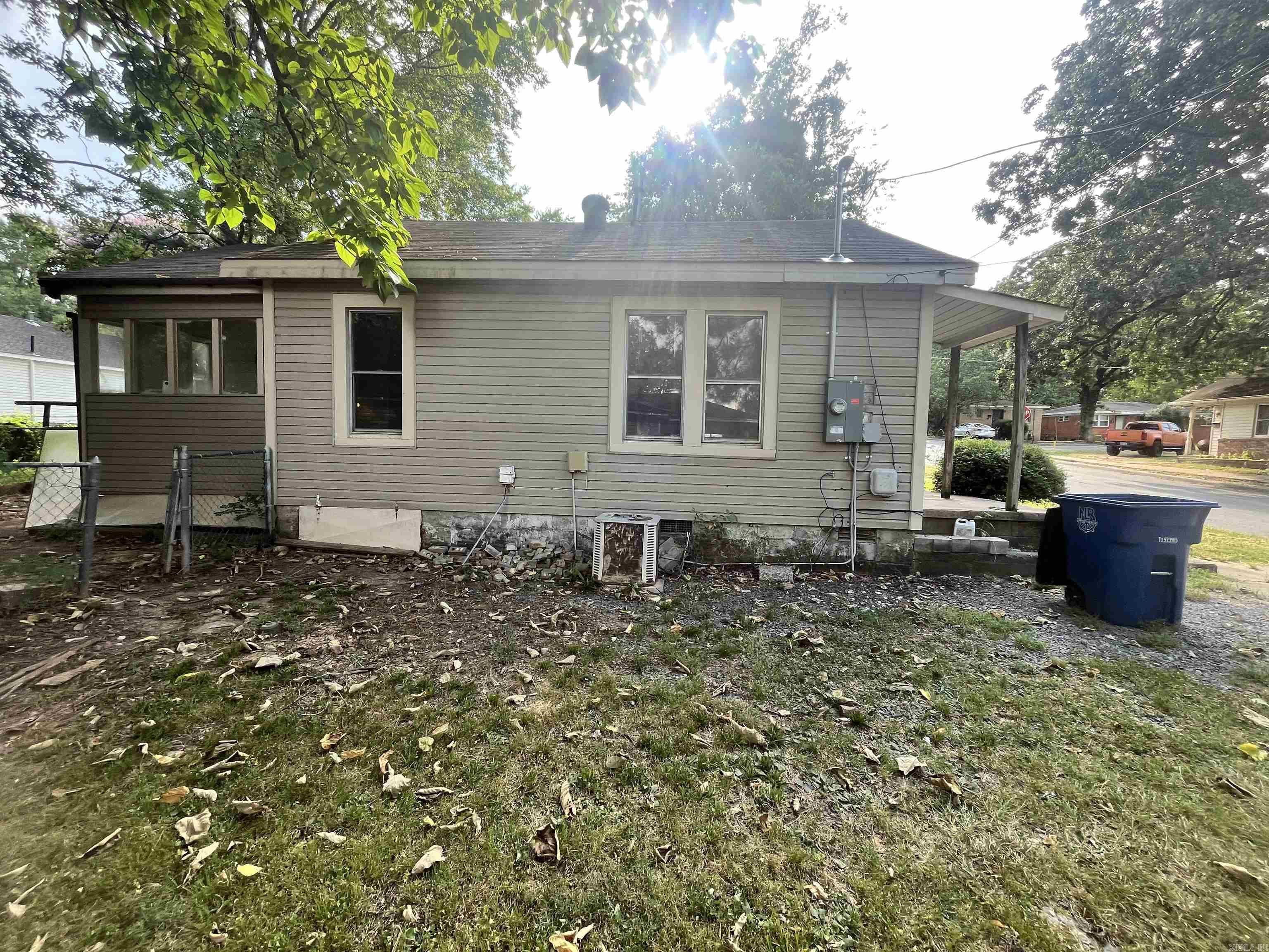 820 W 46th — photo 2