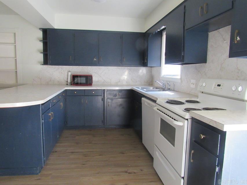 109 E Scott St — photo 3