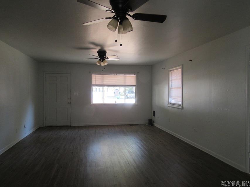 109 E Scott St — photo 5