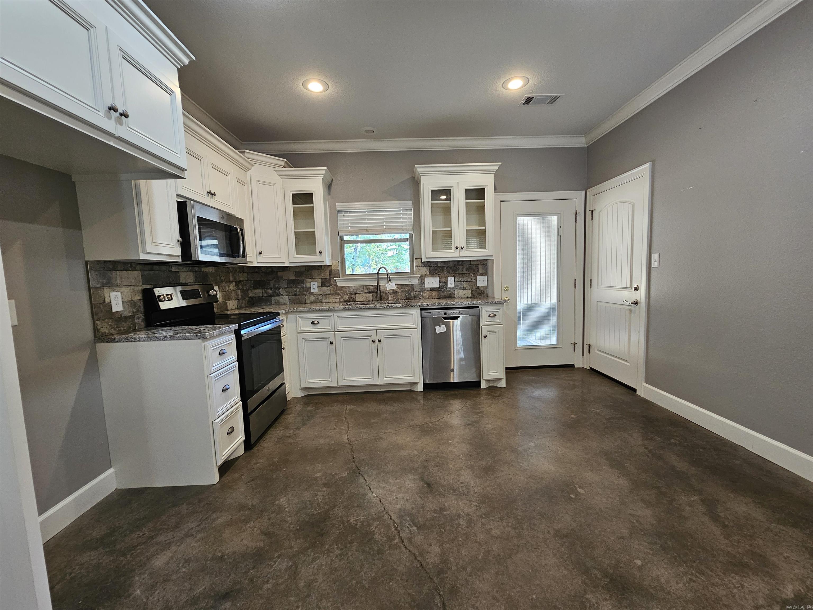 50 Ruthie Greenbrier, AR 72058