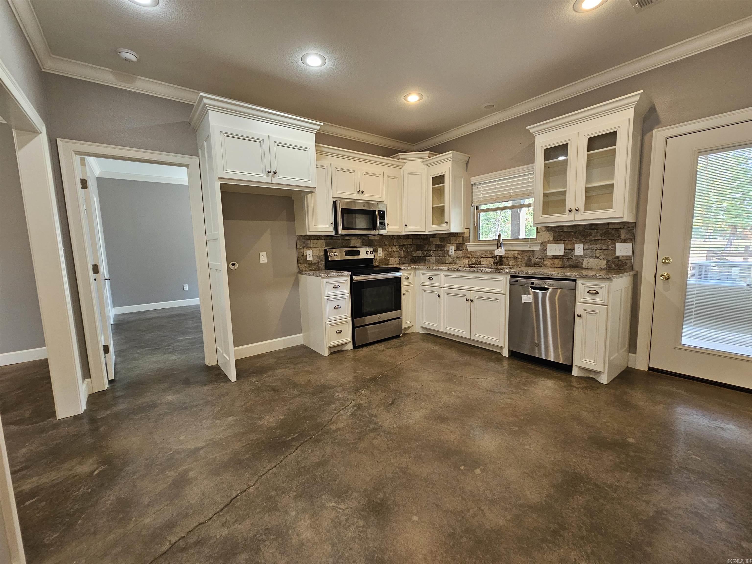 50 Ruthie Greenbrier, AR 72058