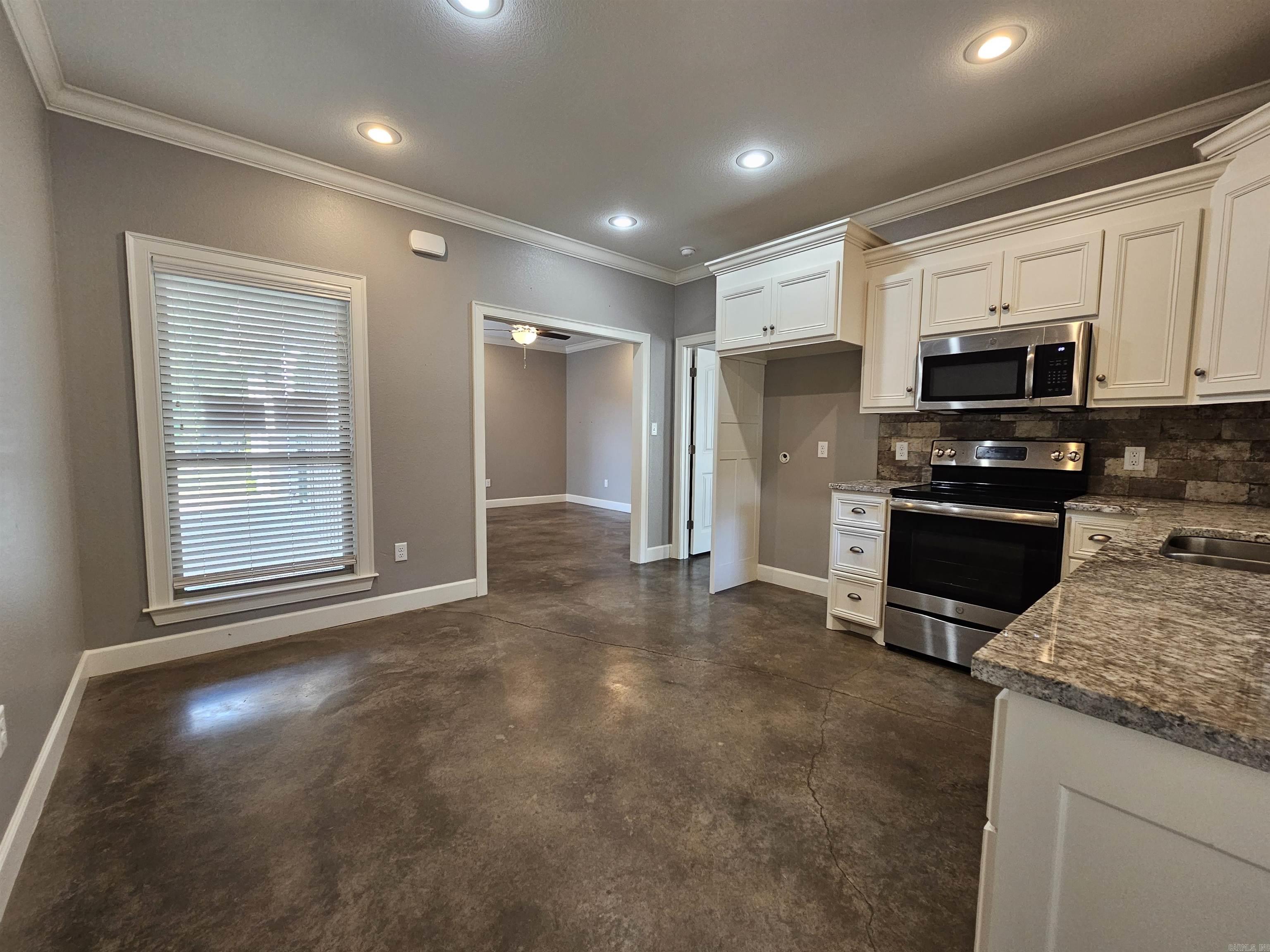 50 Ruthie Greenbrier, AR 72058