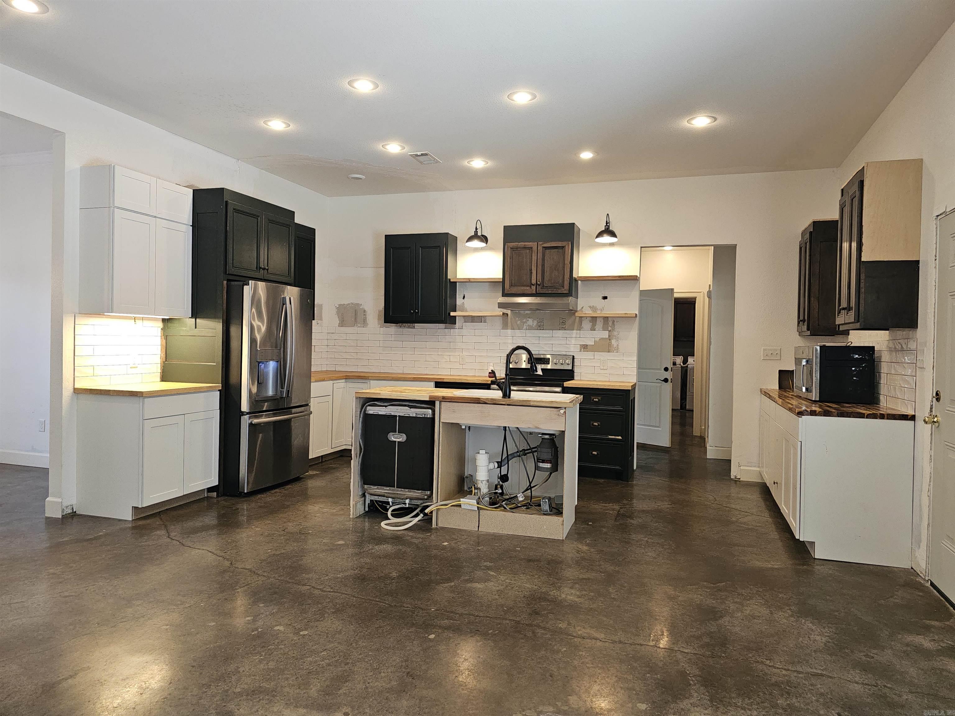50 Ruthie Greenbrier, AR 72058