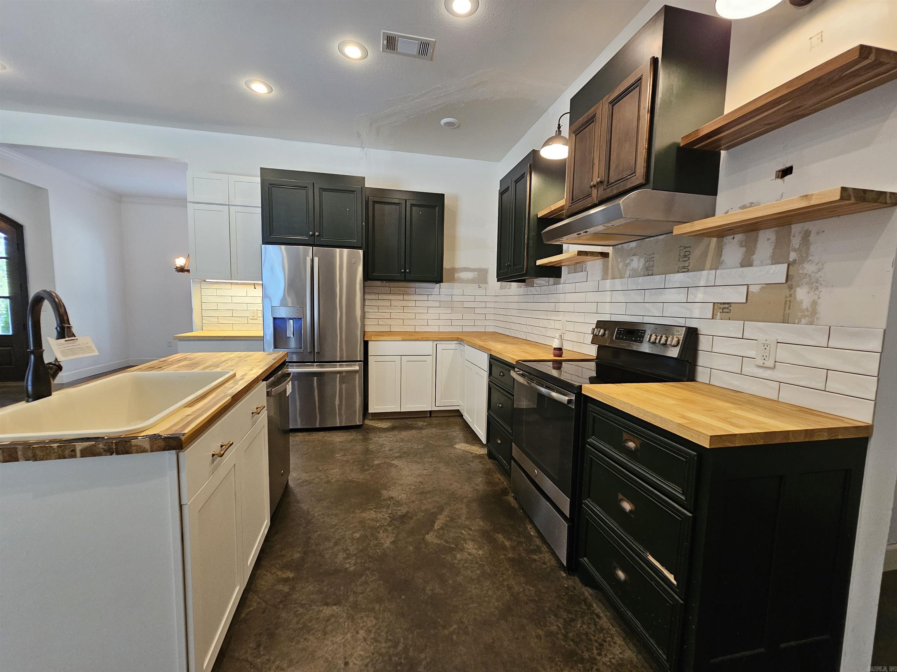 50 Ruthie Greenbrier, AR 72058