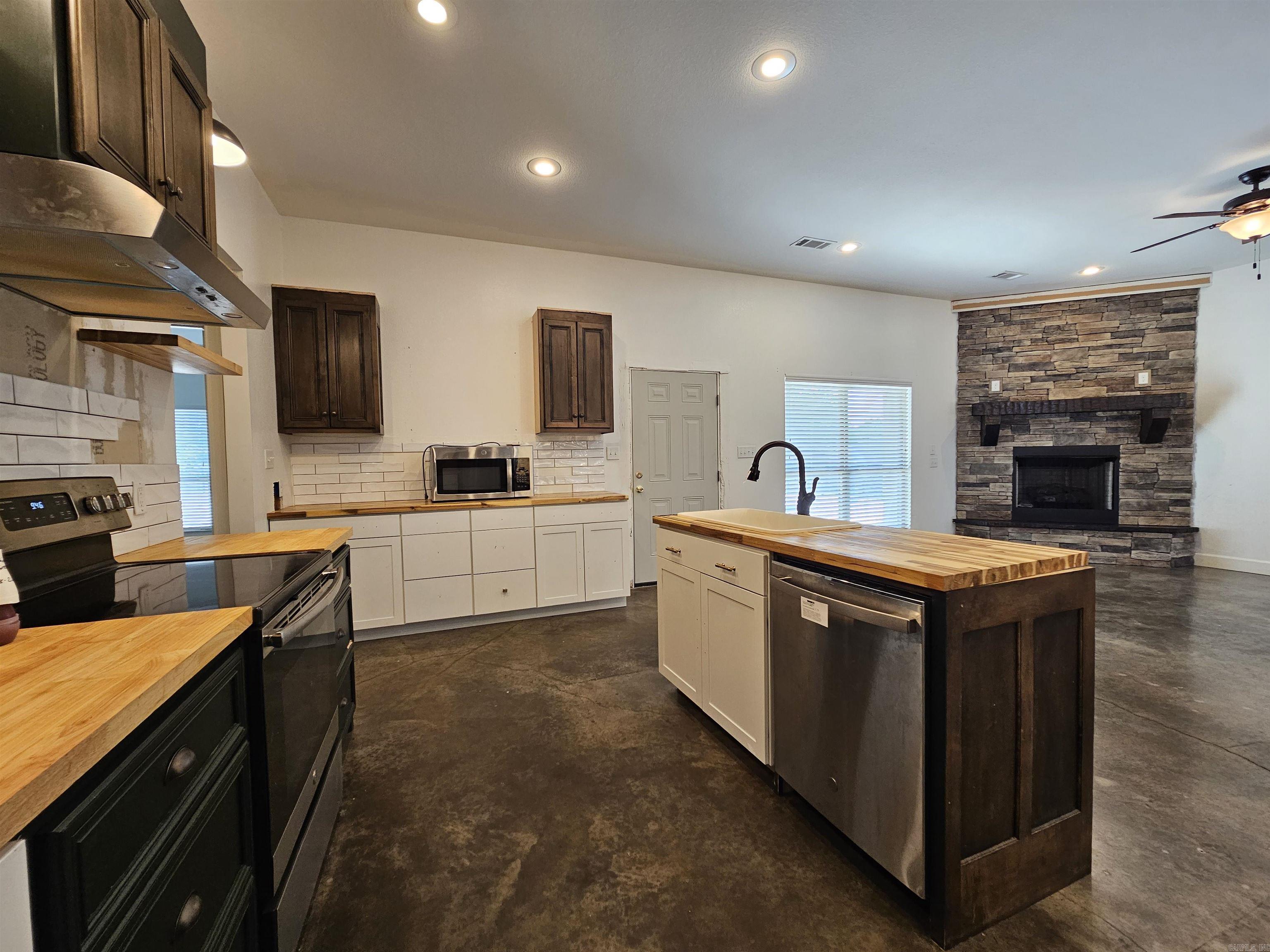 50 Ruthie Greenbrier, AR 72058