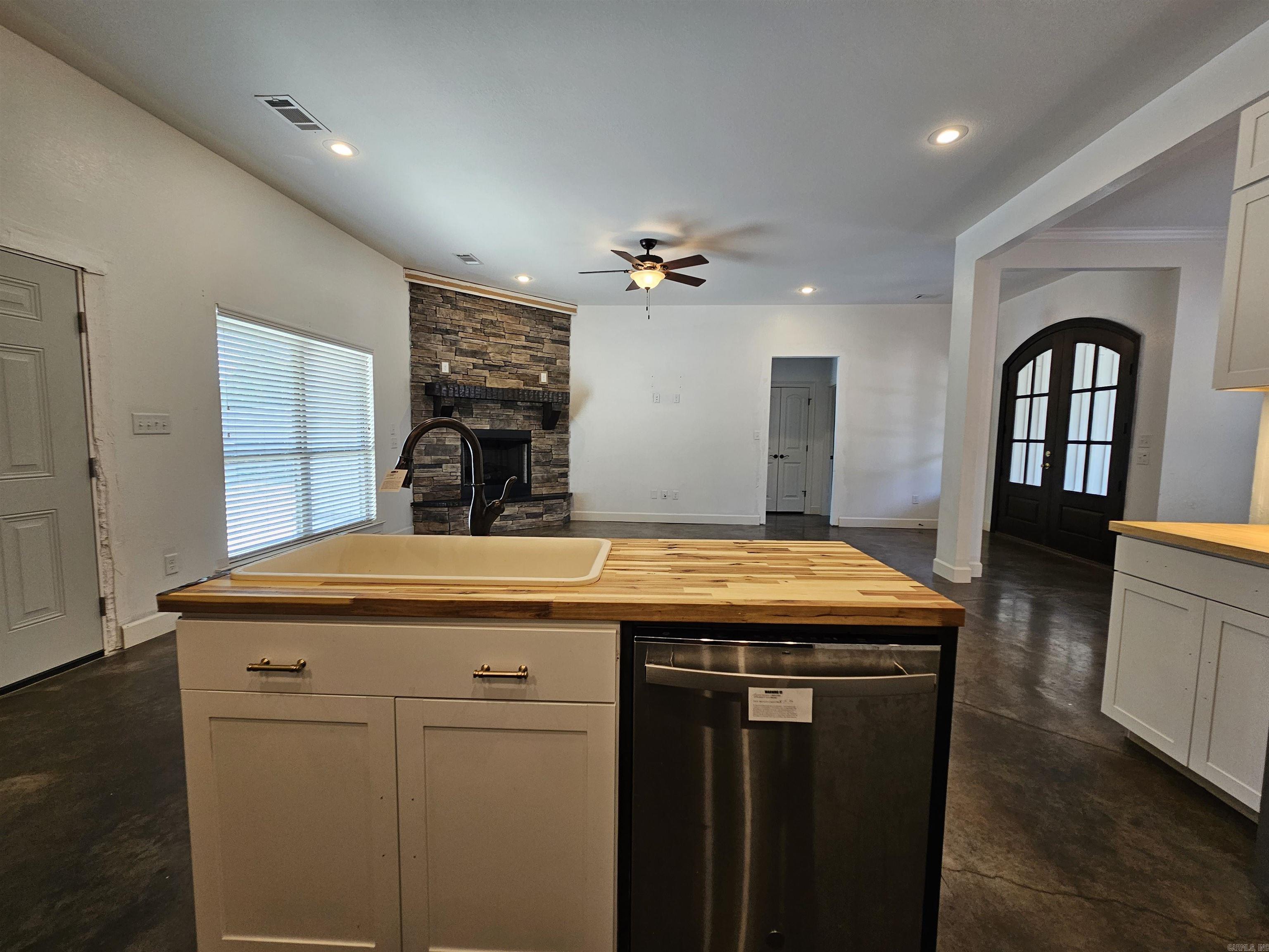 50 Ruthie Greenbrier, AR 72058