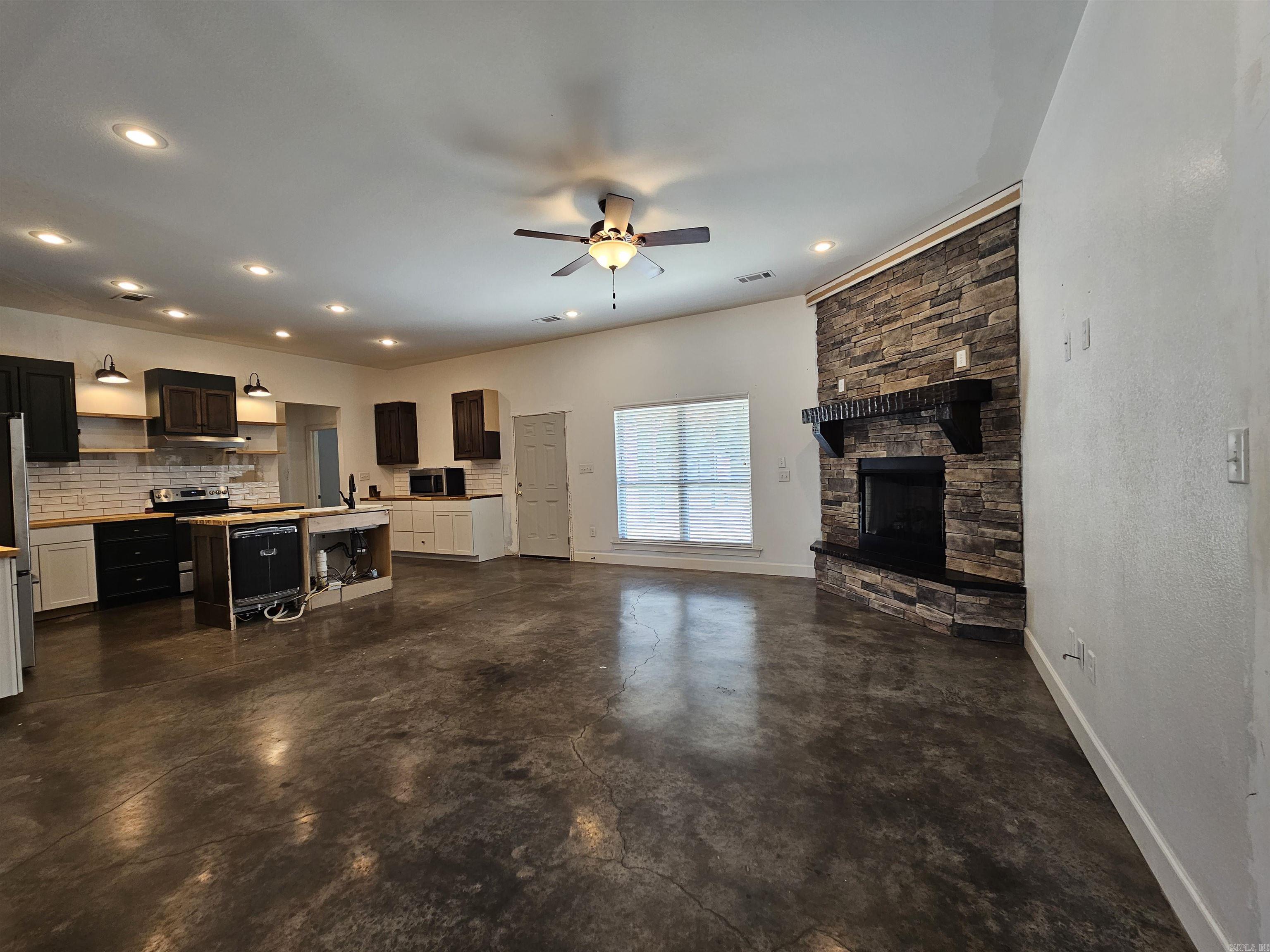 50 Ruthie Greenbrier, AR 72058